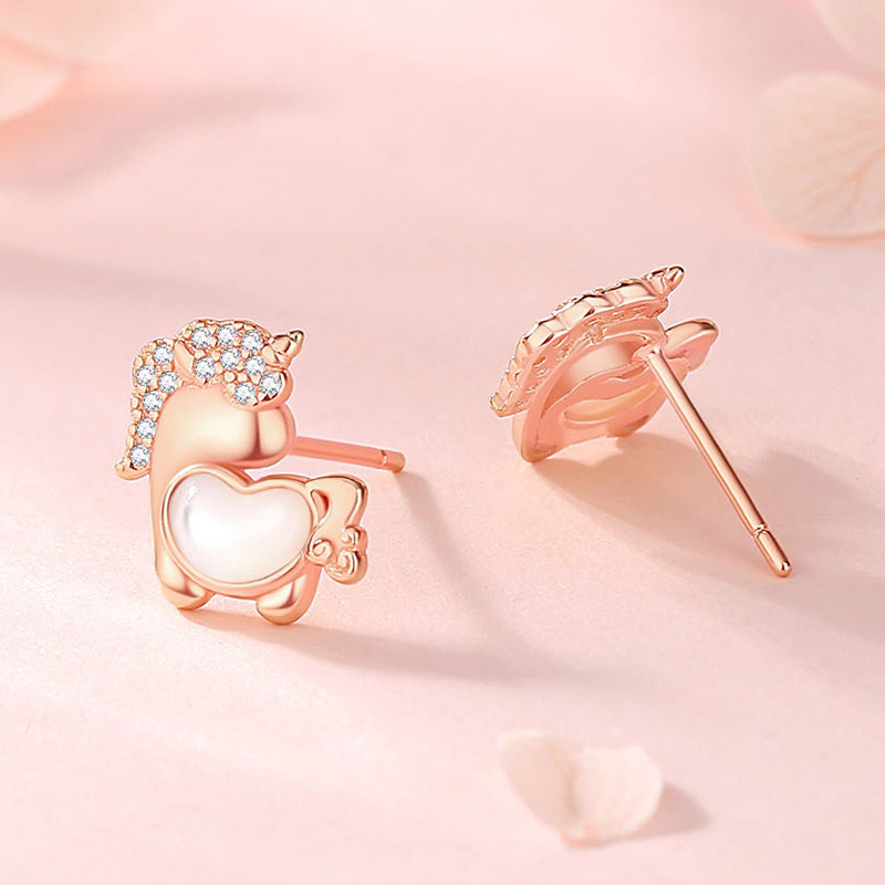 Original design, heart-shaped unicorn earrings for women, made of 925 sterling silver, Korean style, niche and sophisticated, with an Instagram-inspired rose gold and mother-of-pearl finish