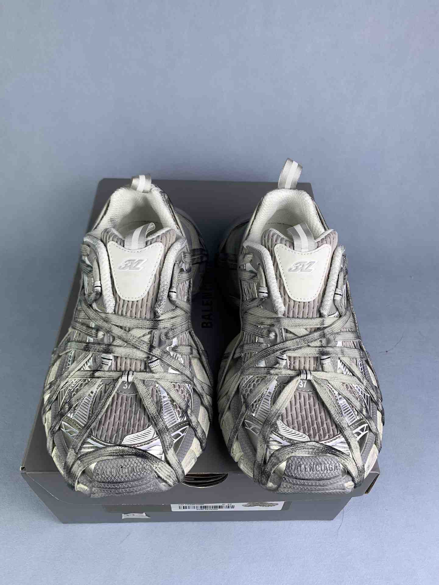 3XL Sneakers in White