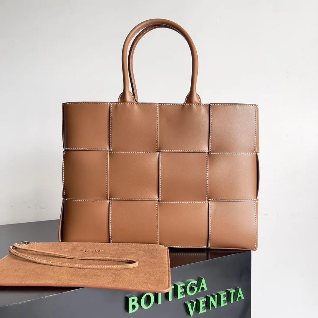 Bottega Veneta Shopper Tote Bag product photo from LabelPicks