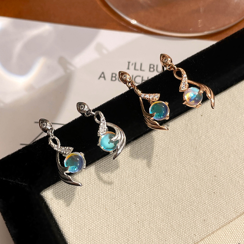 Original moonstone fish tail earrings for women, made of 925 sterling silver, fashionable, luxurious, and elegant mermaid earrings with a sophisticated design