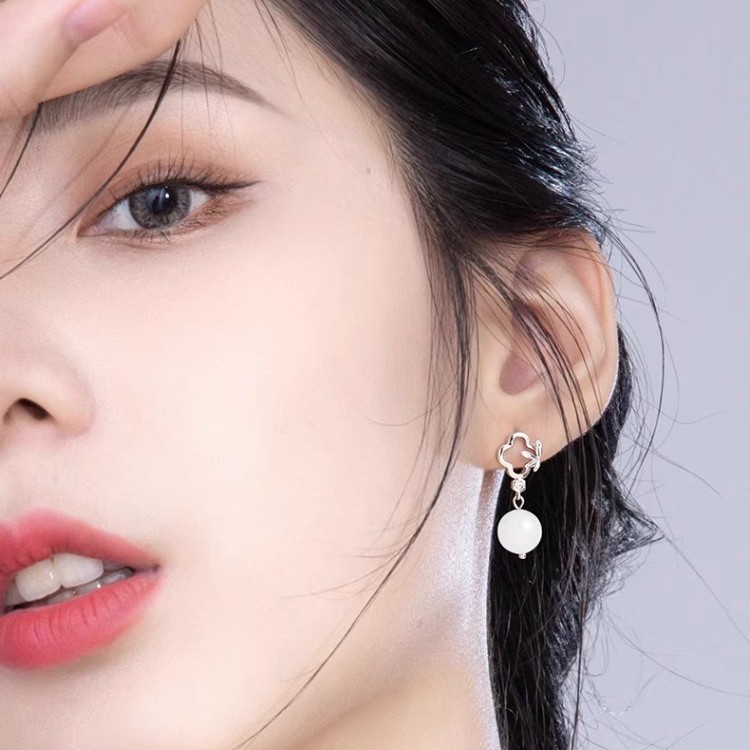 S925 sterling silver four-leaf clover earrings, featuring a new Chinese-style, artistic, and retro design with white jade pendants, creating a light luxury and elegant look