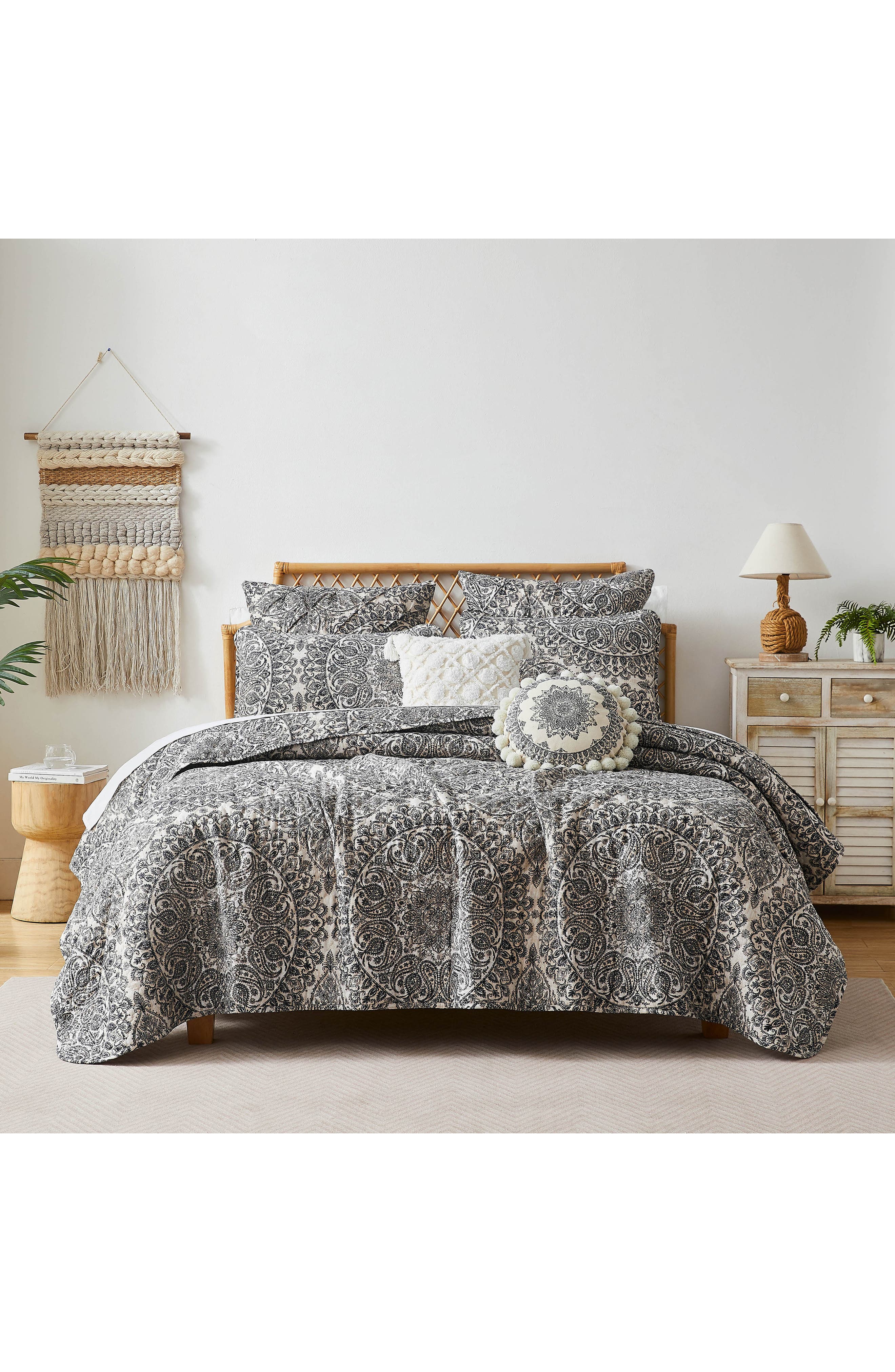 SOUTHSHORE FINE LINENS Ashanti 7-Piece Quilt Set