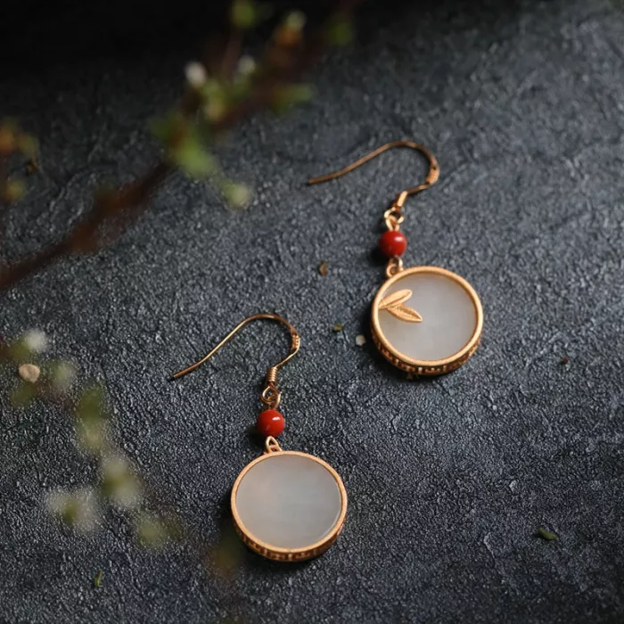 Yazhu Nanhong Hetian Jade Girl Si Teng with the same retro style Chinese jadeite earrings