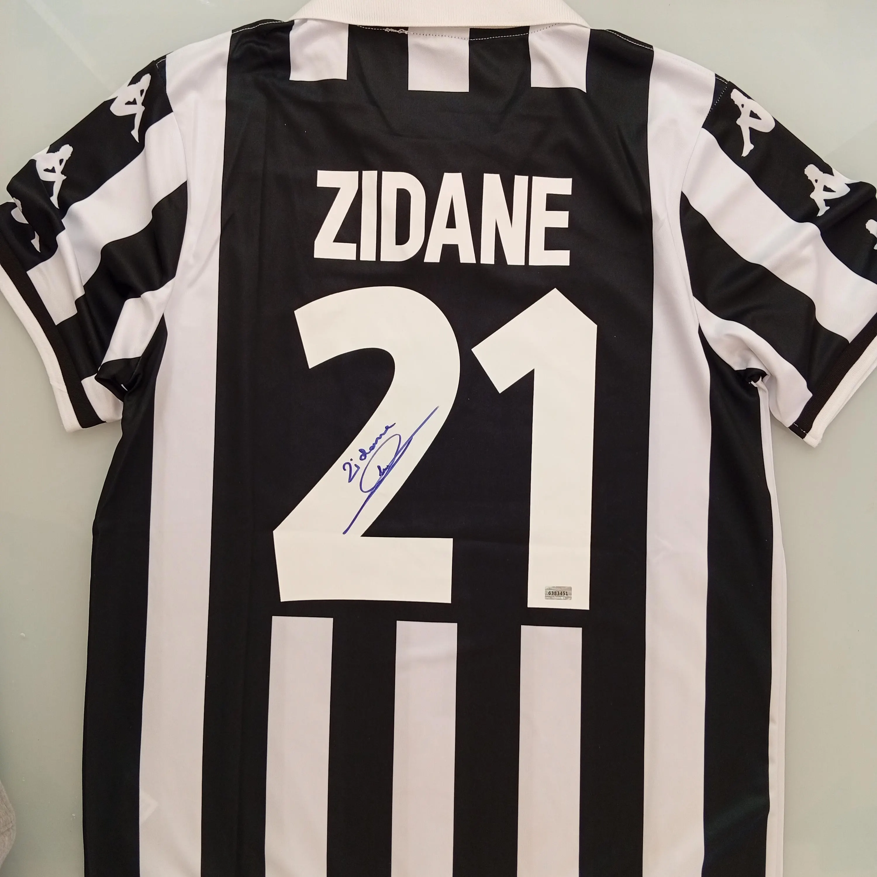 Zinedine Zidane Hand Signed Juventus Jersey #21 with COA