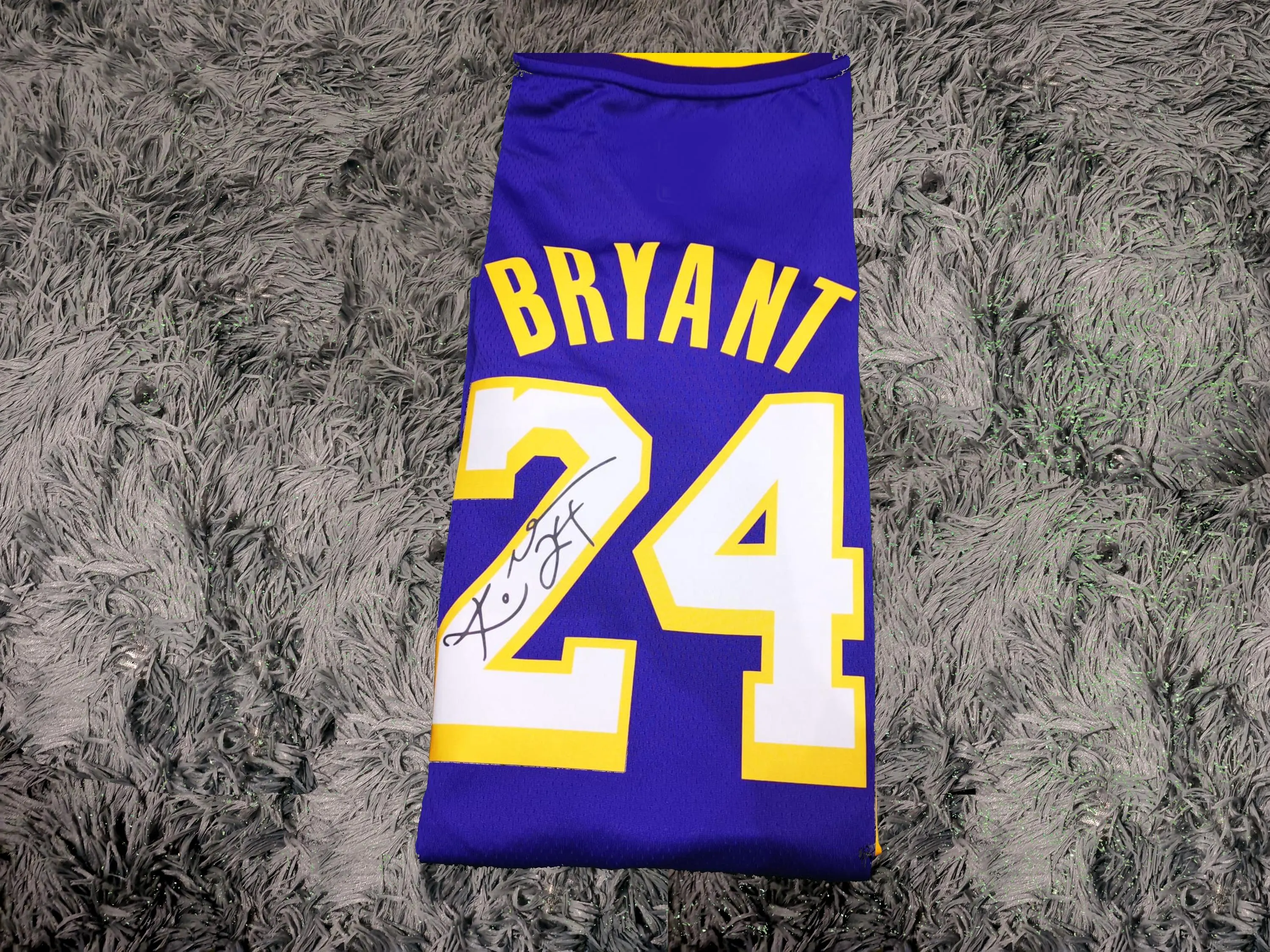 Kobe Bryant SIGNED Los Angeles Lakers #24 Signature Jersey/Shirt - COA - 06/07