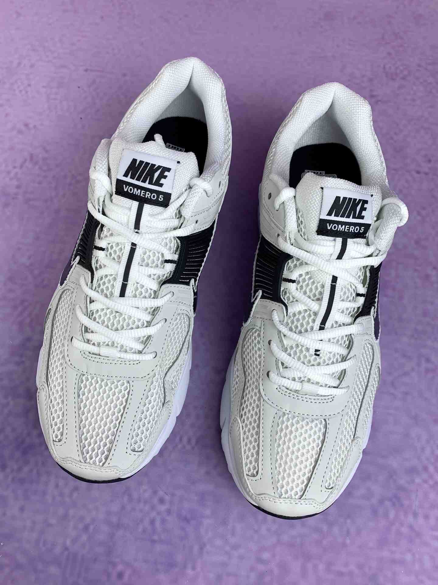 Nike Zoom Vomero 5 Shoes