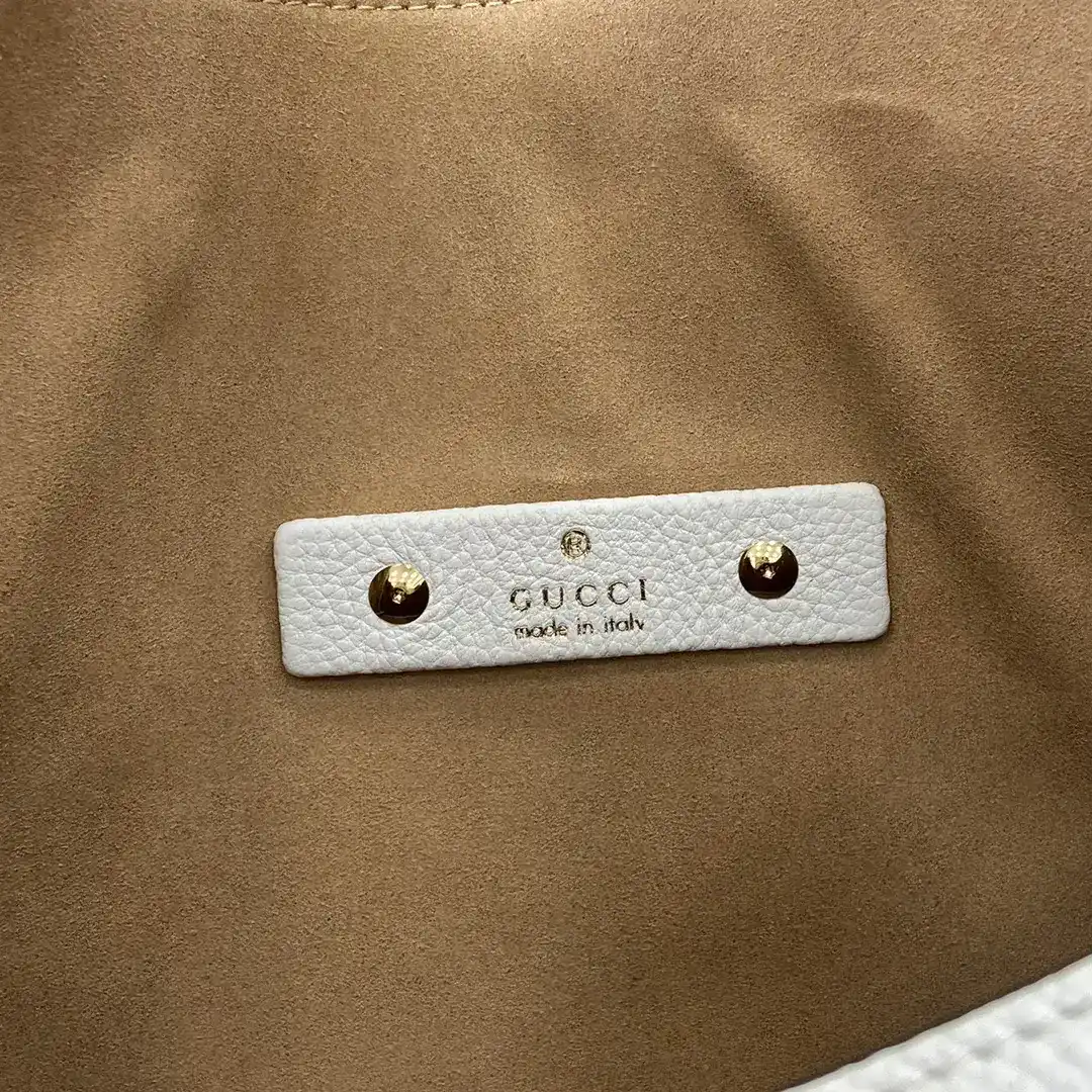 Gucci White Grained Leather Shoulder Bag product photo from LabelPicks