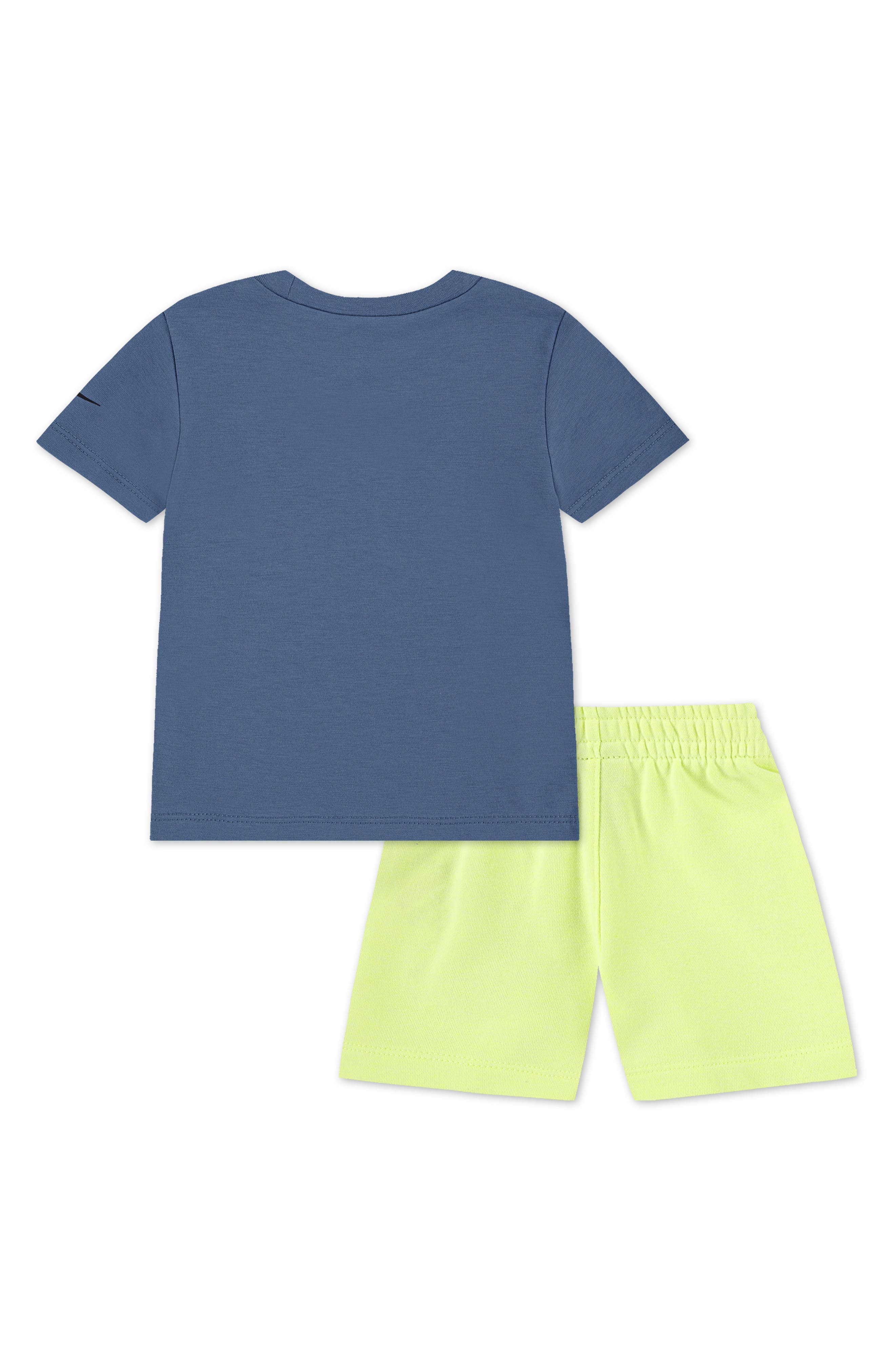 3 Brand Vertical Graphic T-Shirt & Shorts Set