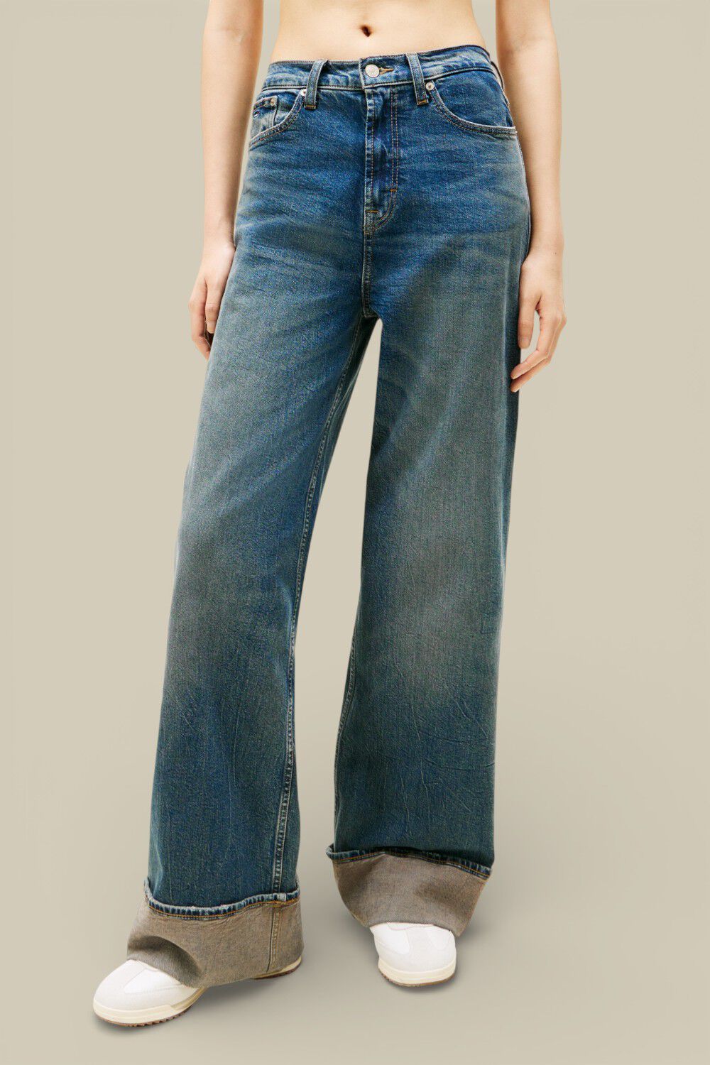 TOMMY HILFIGER מכנסי ג'ינס בגזרה רחבה