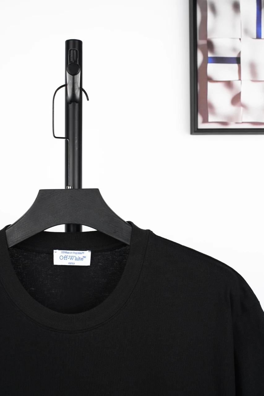 Off-White Black Crocodile Dollar Graphic T-Shirt product photo from LabelPicks