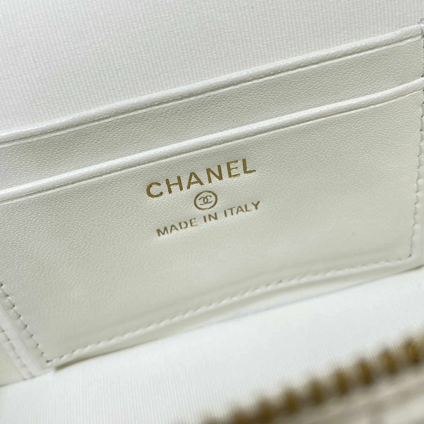 Chanel White Quilted Leather Crossbody Bag product photo from LabelPicks