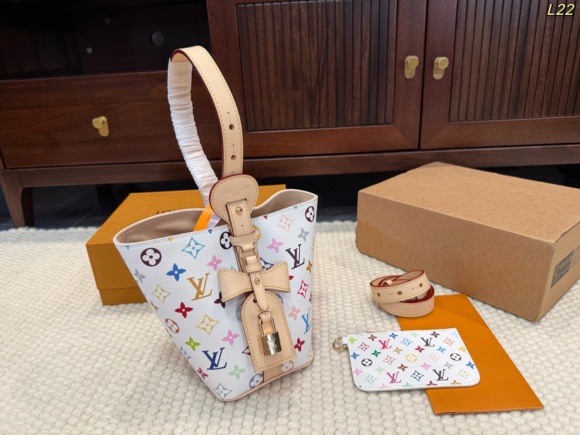 LV all in BB white tricolor bucket bag