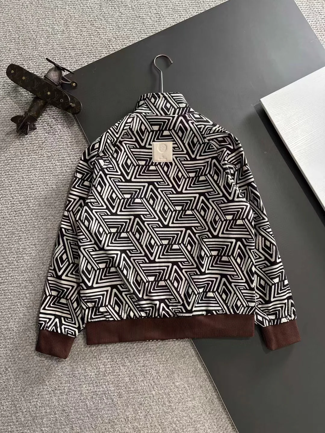 New zip-up stand up collar jacket