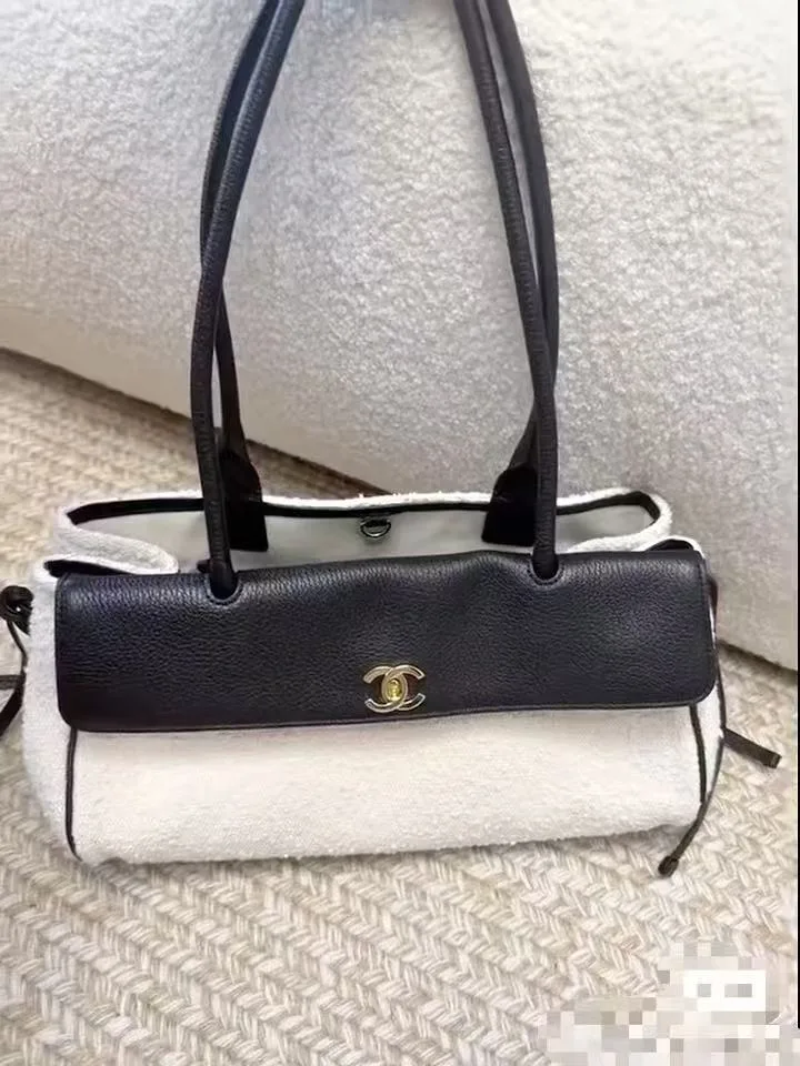 Chanel Black Grained Leather Tote Bag product photo from LabelPicks