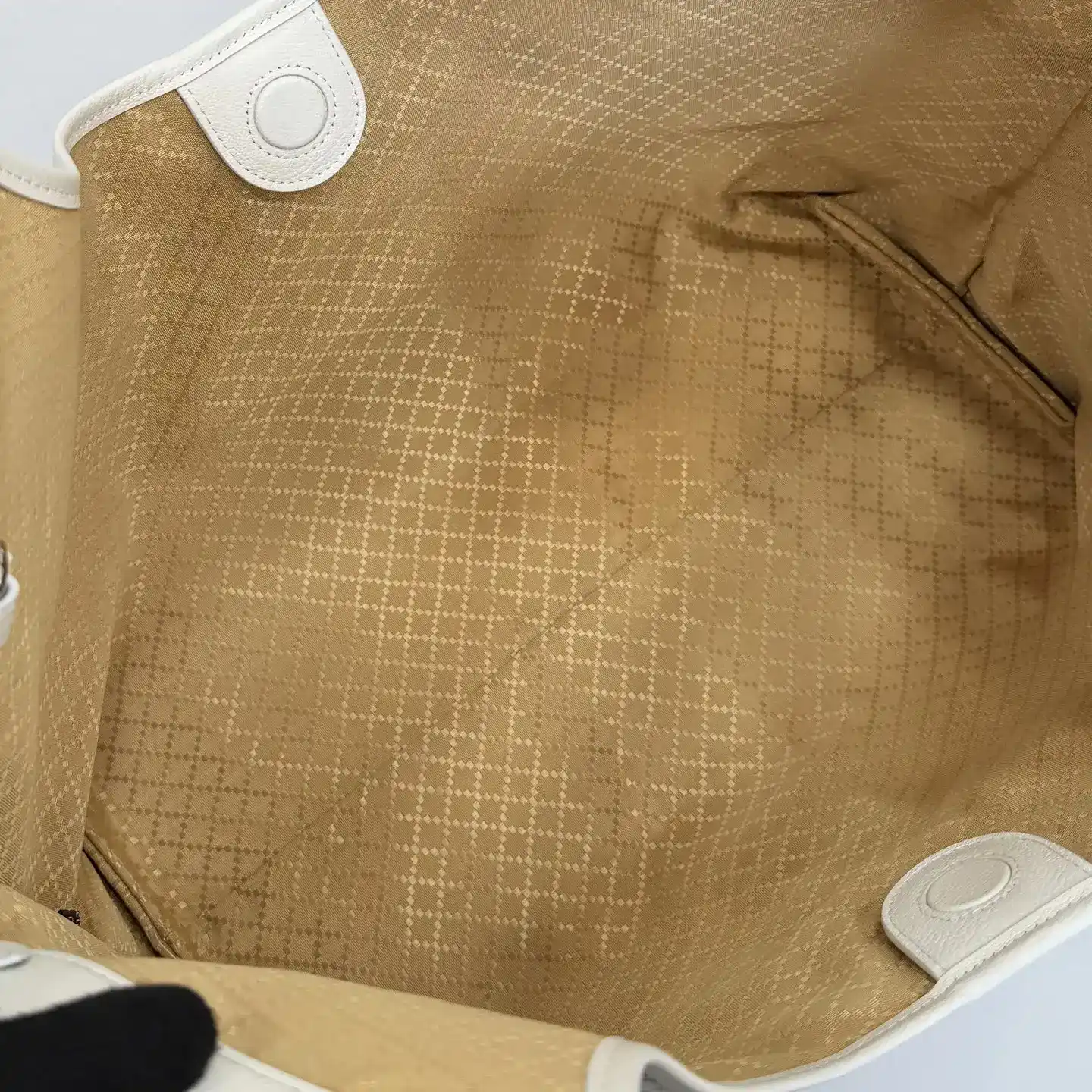 Gucci White Generation GG Supreme Canvas Tote Bag product photo from LabelPicks