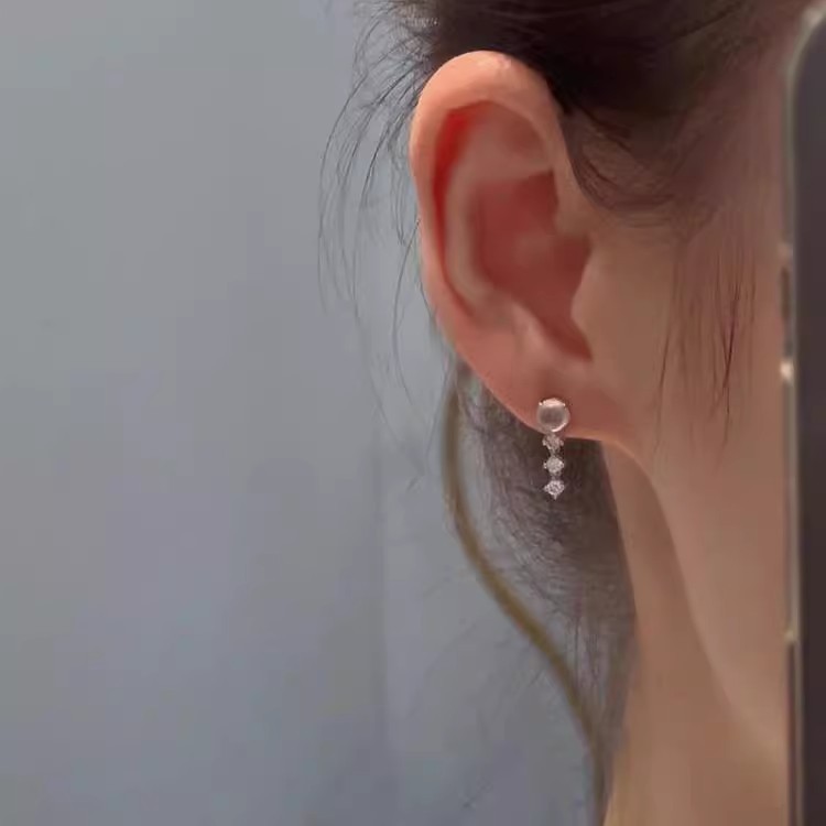 S925 sterling silver, Korean-style, ice-clear water droplet earrings, simple and exquisite tassel earrings, a niche and high-end design, creating a sophisticated and elegant look