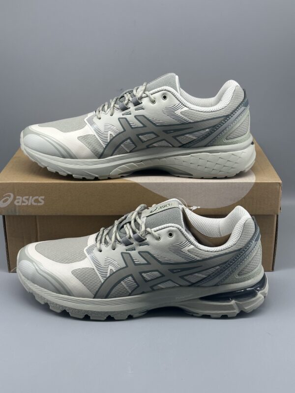 ASICS SNEAKERS