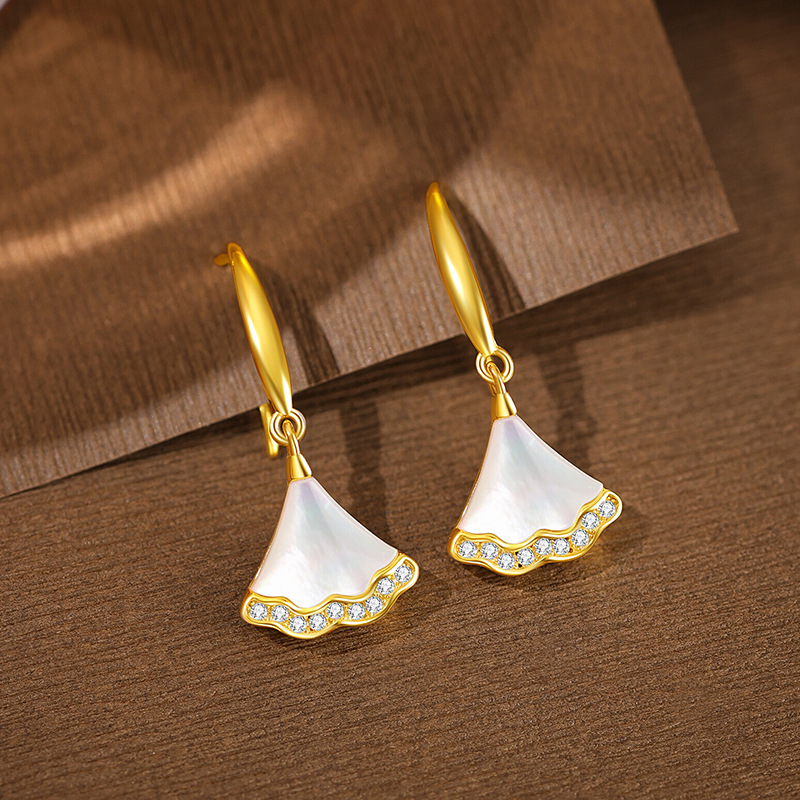 925 sterling silver fan-shaped mother-of-pearl ear hooks, French vintage style, small dress earrings, ins light luxury high-end earrings