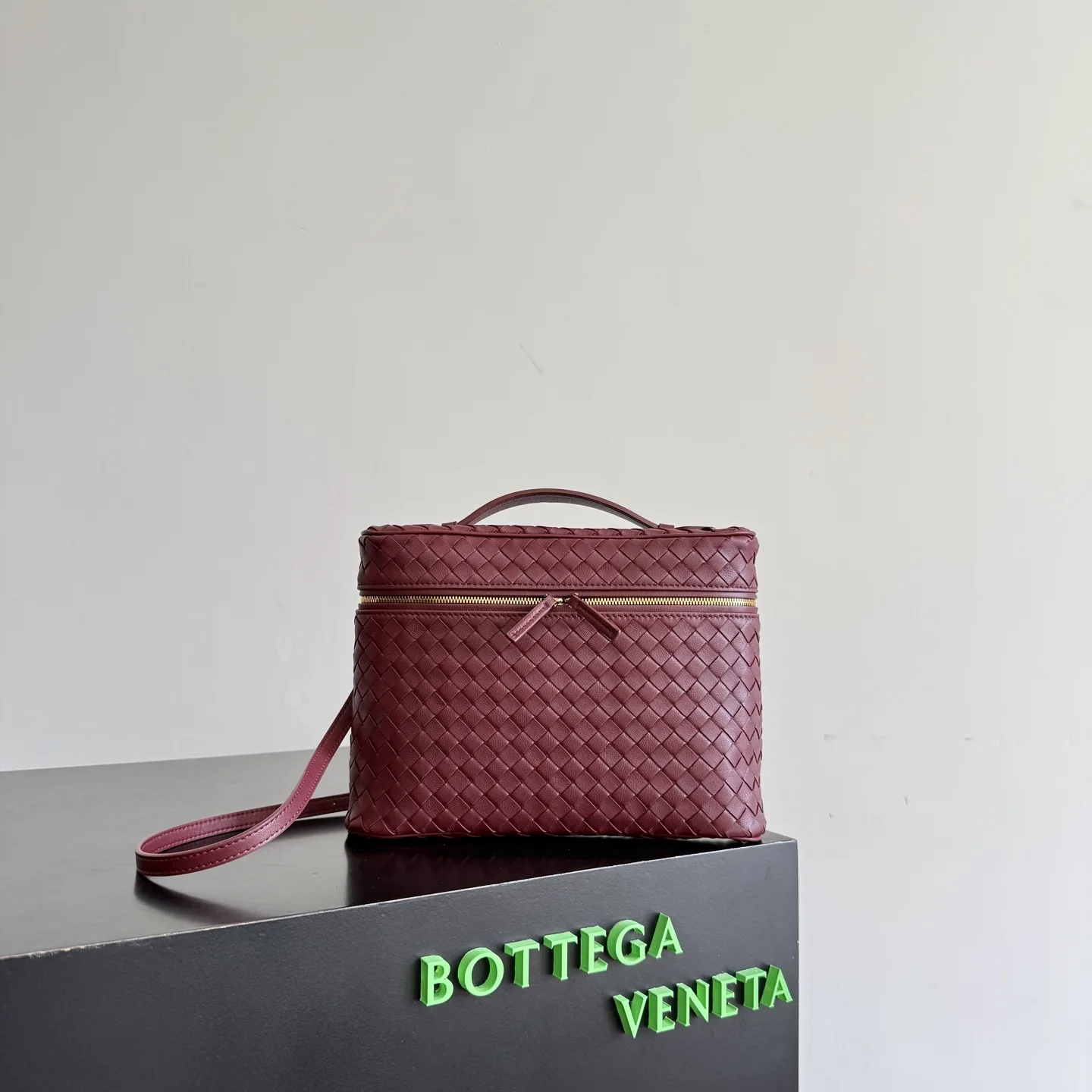 Bottega Veneta Intrecciato Woven Leather Top Handle Bag product photo from LabelPicks