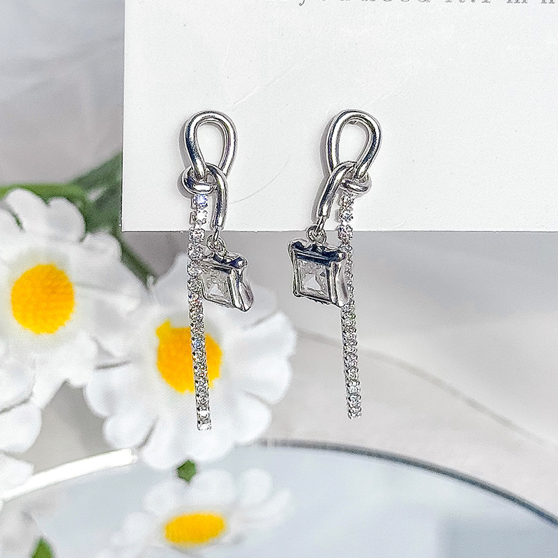 Original twisted cubic zirconia earrings, featuring a unique design, long tassel style, and a minimalist, cool aesthetic, made of 925 sterling silver
