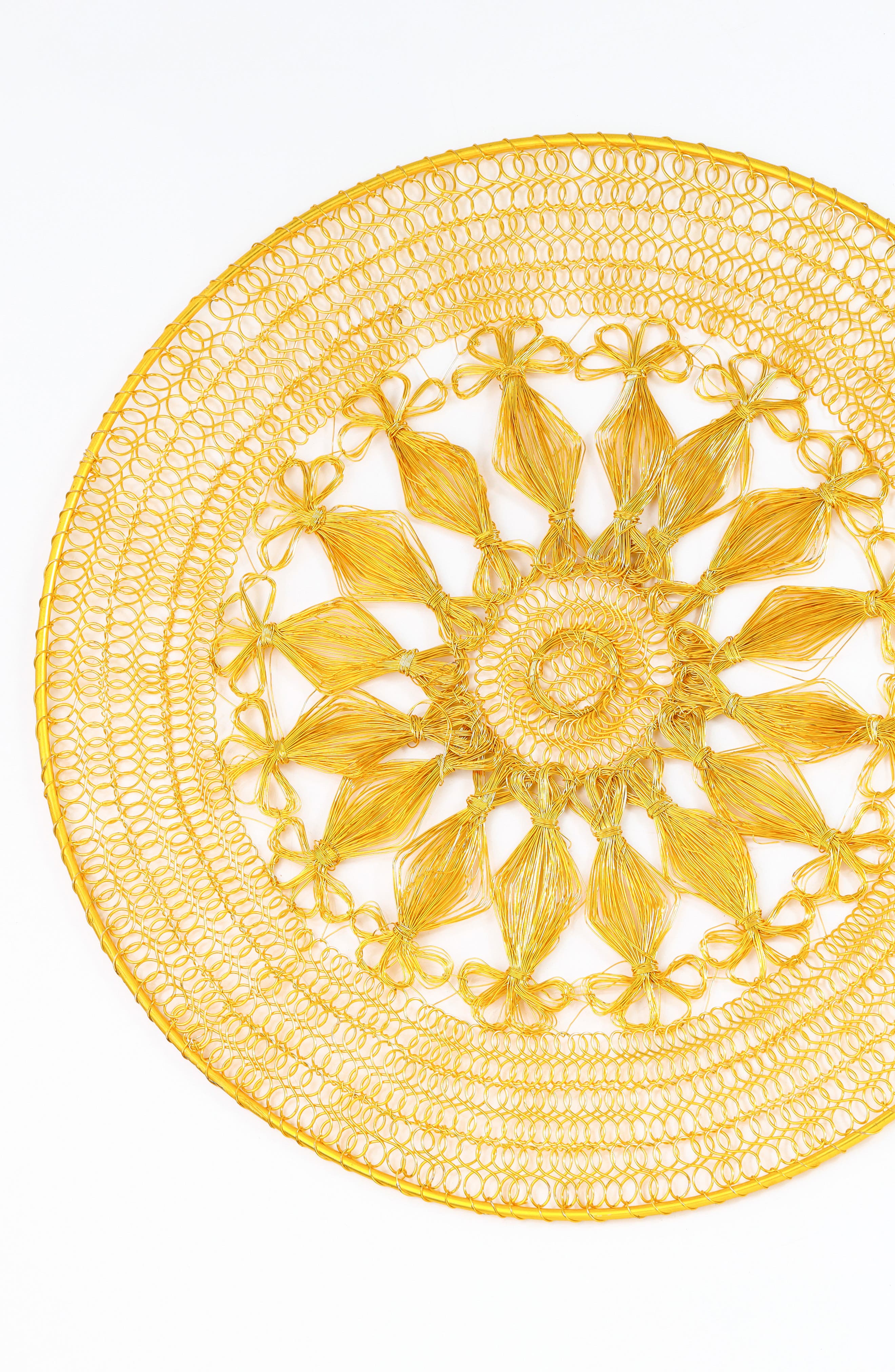 Tiramisu Sunburst Petal Weave Metal Placemat
