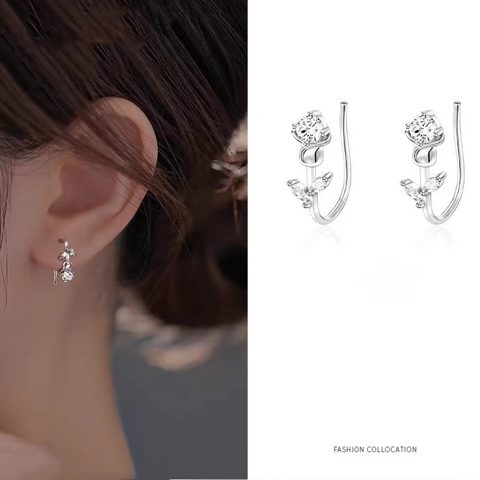 999 pure silver tulip earrings, a unique and stylish design for women, perfect for summer, with a touch of luxury and sophistication, creating a distinctive and elegant look