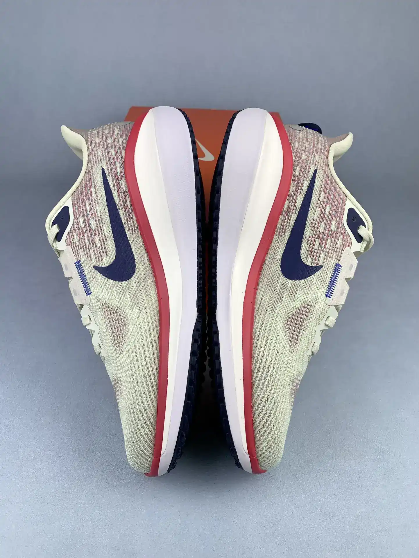 Nike Vomero 17 Shoes product photo from LabelPicks
