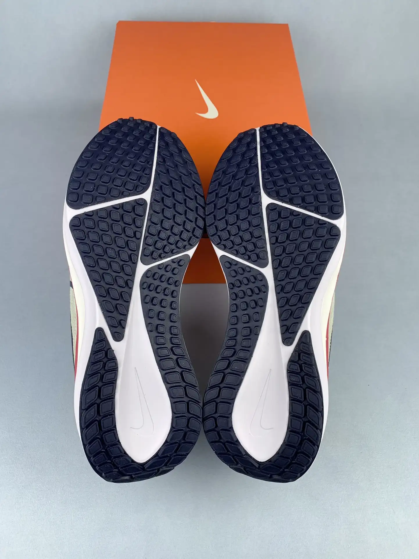 Nike Vomero 17 Shoes product photo from LabelPicks