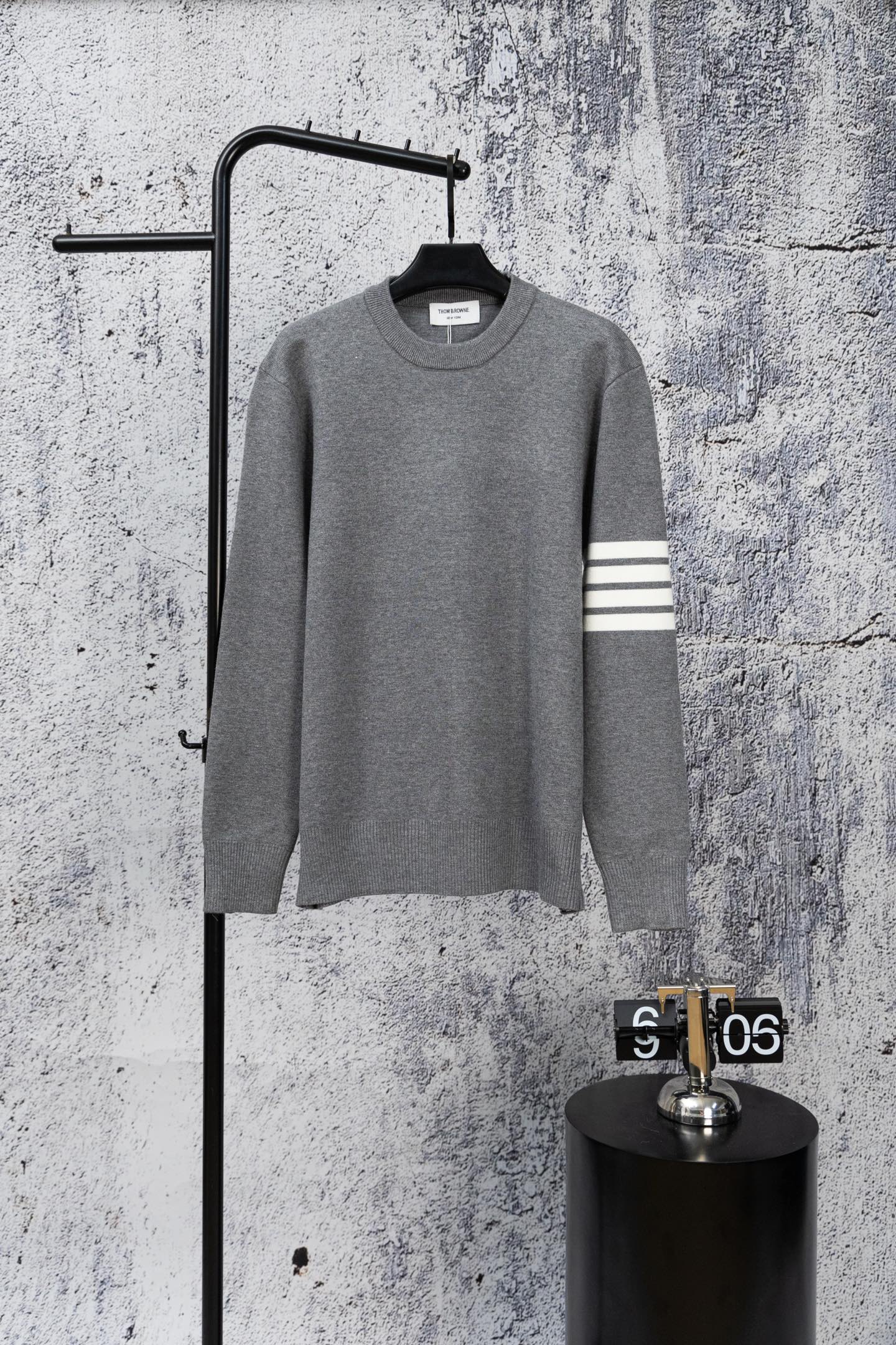 1212 Simple Print Sweatshirt