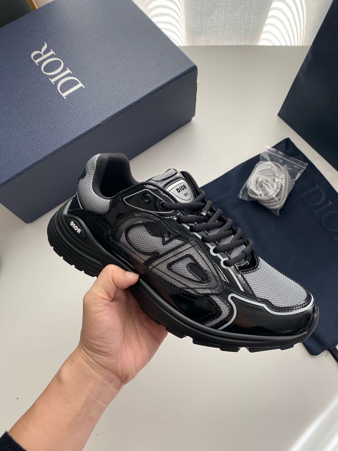 DR B30 SNEAKER