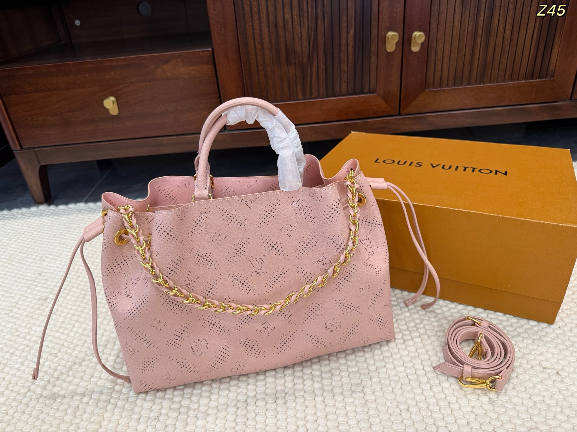 LV Noé Chain Tote