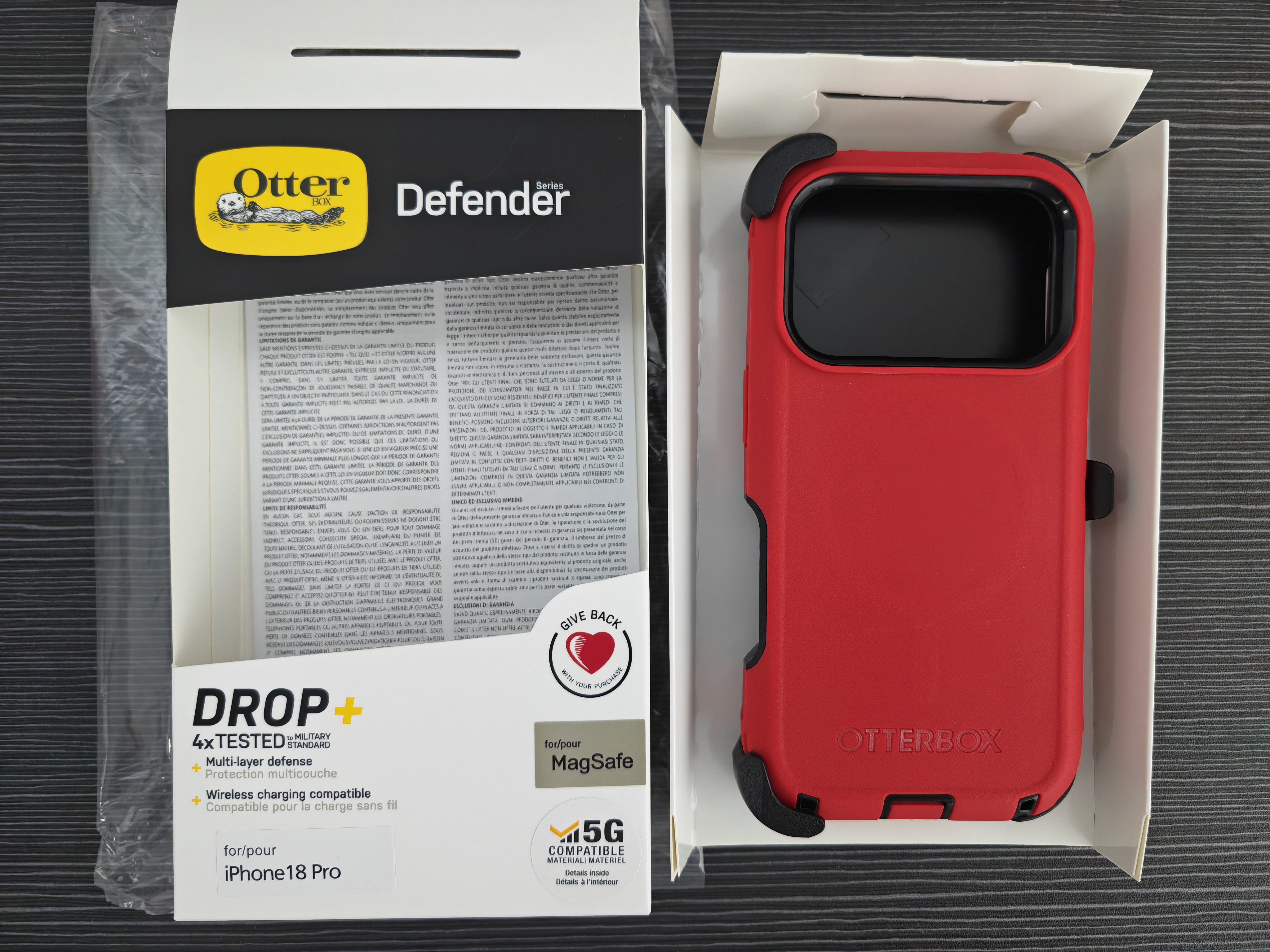 iPhone 18 Pro / 18Pro Defender Pro Otterbox Magsafe Case Red Brand New (0918) - GreshamTech