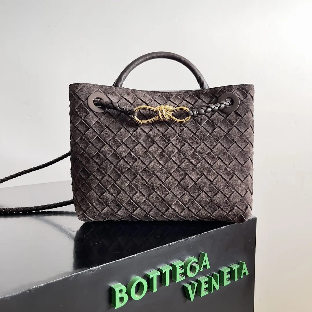 Bottega Veneta White Andiamo Intrecciato Woven Leather Top Handle Bag product photo from LabelPicks