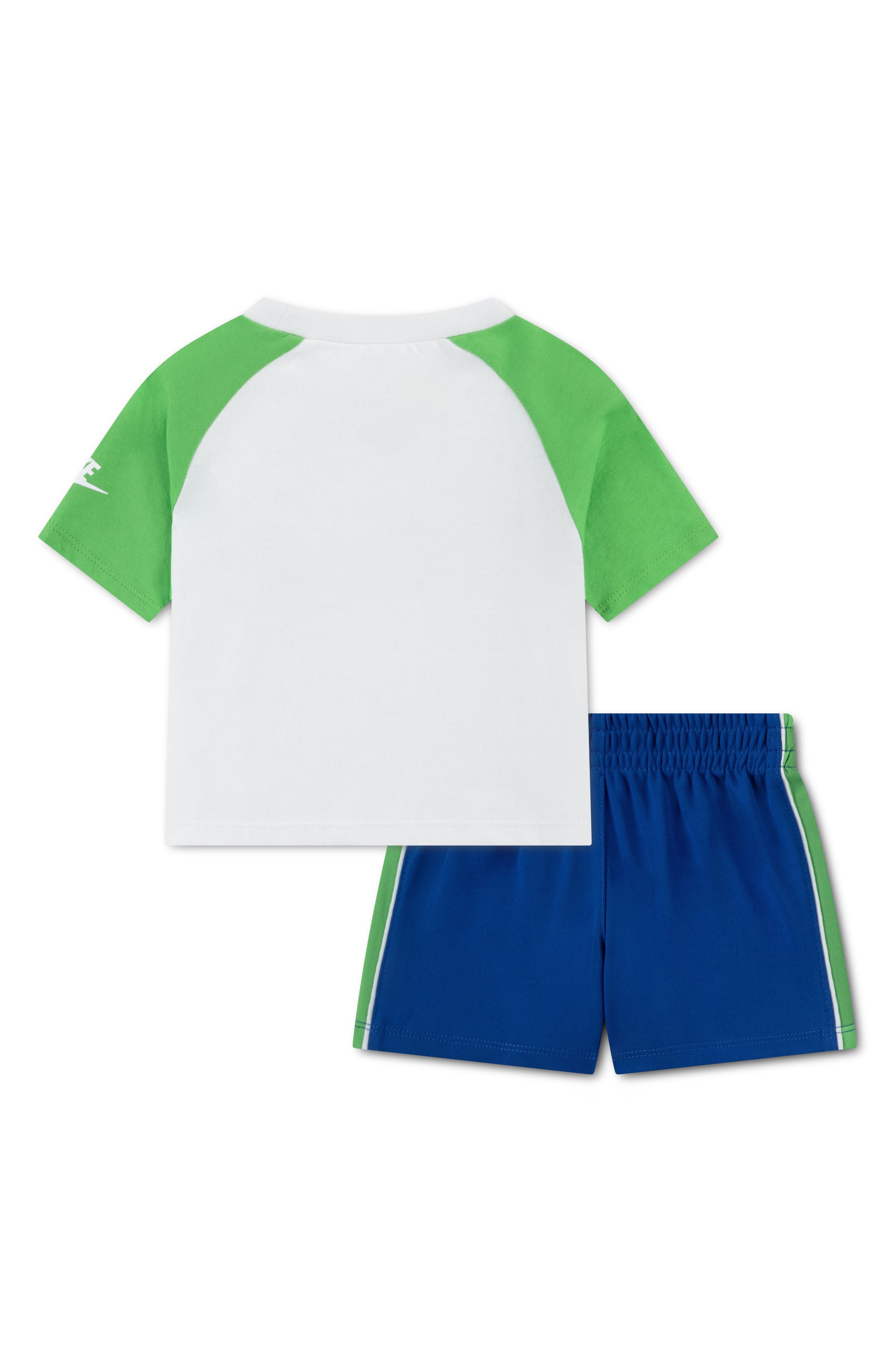 Nike Victory Lap Graphic T-Shirt & Shorts