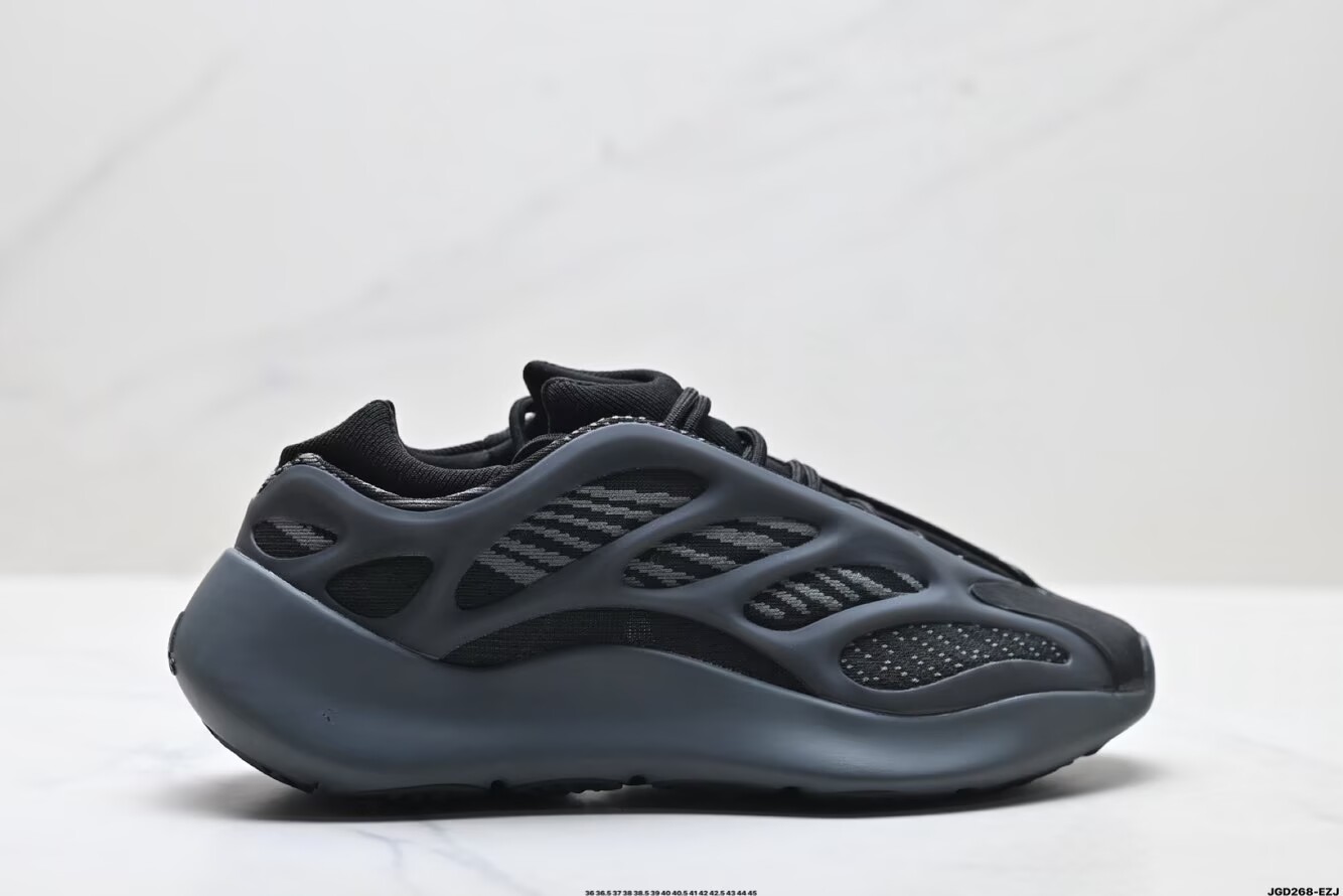 YEEZY 700V3V Black