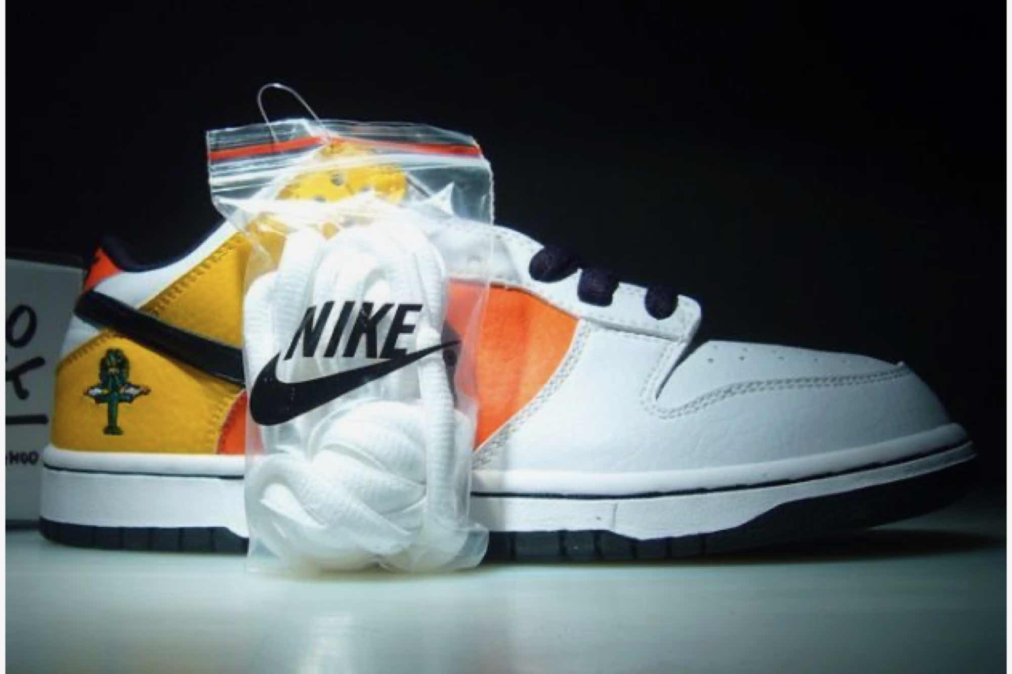 Nike SB Dunk Low Pro Skateboard ‘Red Raygun’ 304292-802