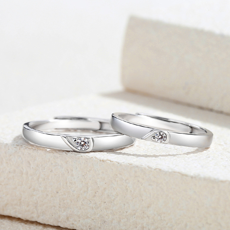 S925 sterling silver, a pair of matching rings symbolizing eternal love, with delicate inlay and a simple, plain design, featuring a heart-shaped ring, suitable for both men and women, in the trendy Instagram style