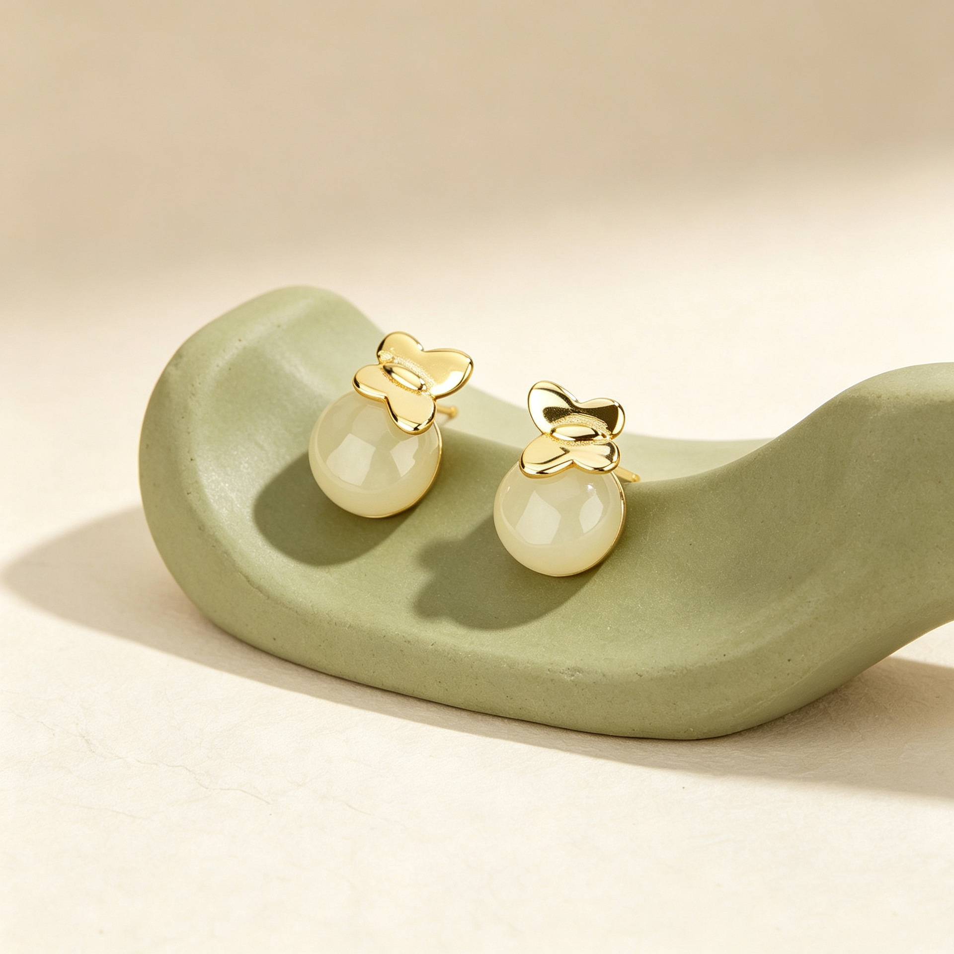 Butterfly and jade earrings, made of 925 sterling silver and plated with 14K gold, featuring a forest-inspired, artistic, and vintage design in a new Chinese style, perfect as a gift