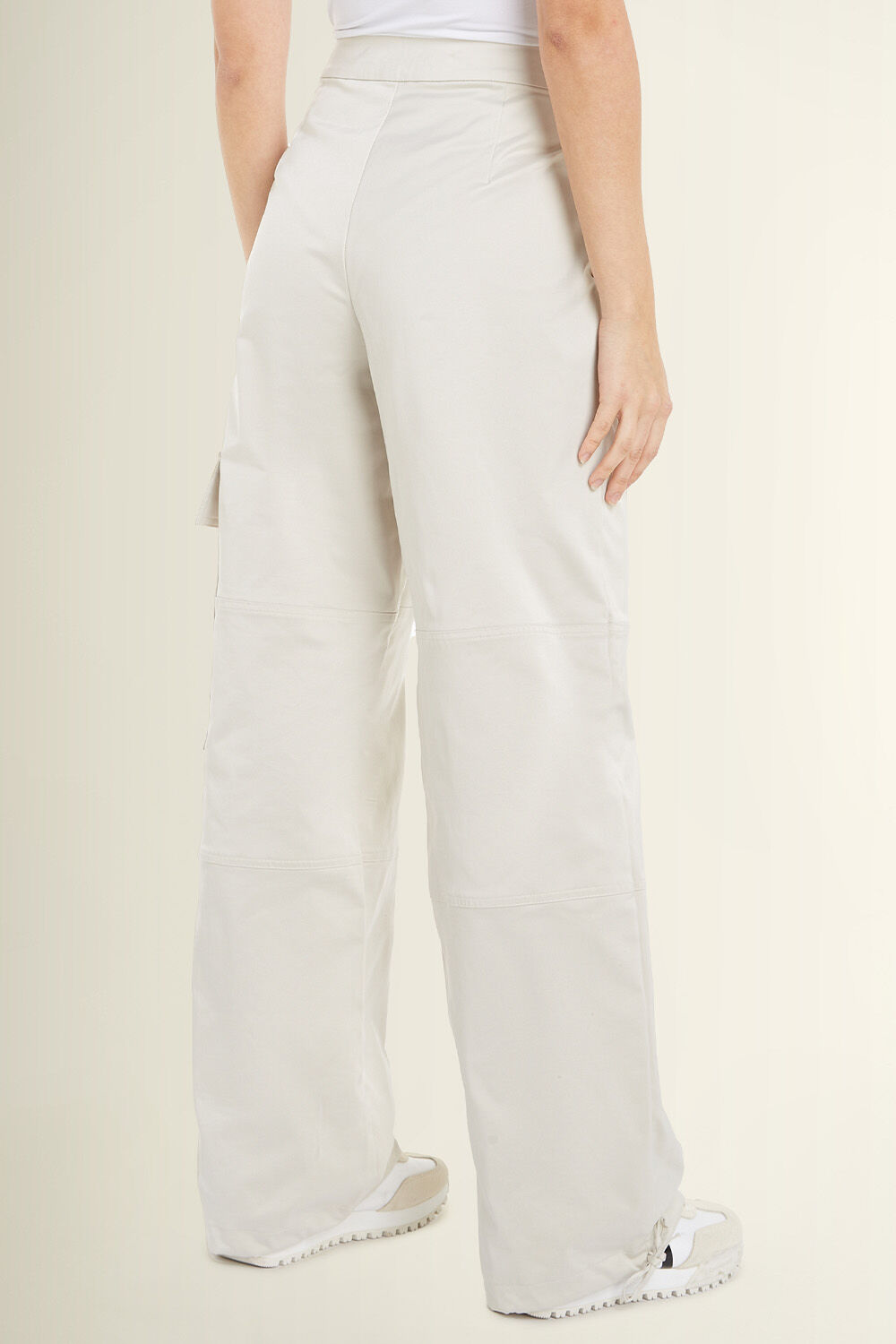 CALVIN KLEIN מכנסי קרגו סאטן