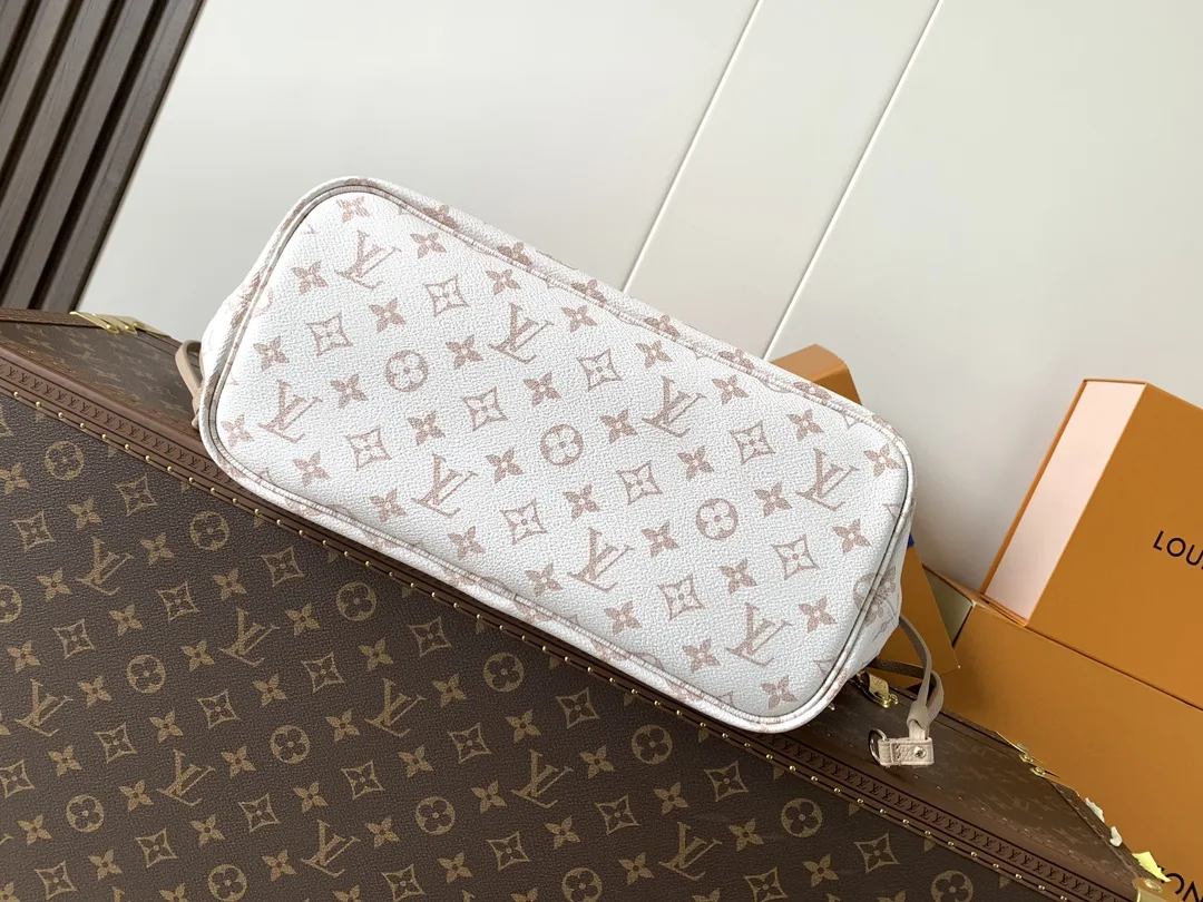 Louis Vuitton Black Neverfull Monogram Canvas Tote Bag product photo from LabelPicks