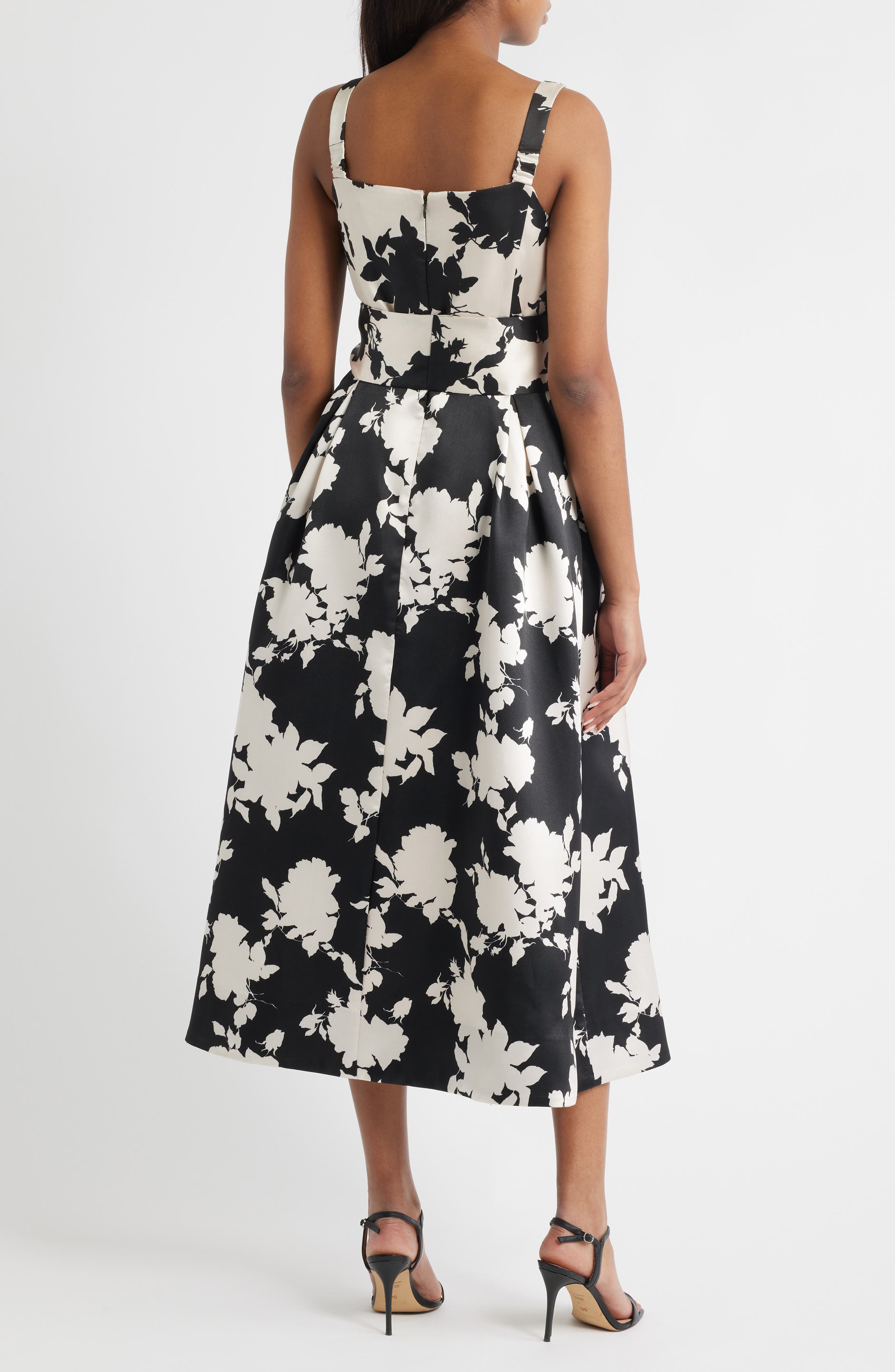 Julia Jordan Sleeveless Cocktail Dress