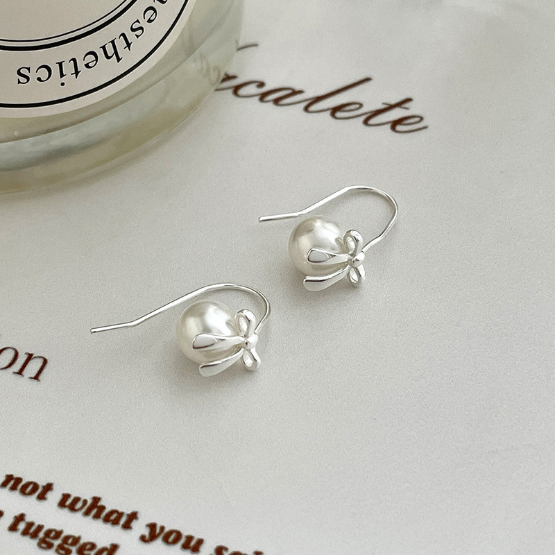 925 sterling silver bow pearl ear hooks, French retro style, delicate and elegant earrings, perfect for a gentle and charming look, trendy Instagram-style studs