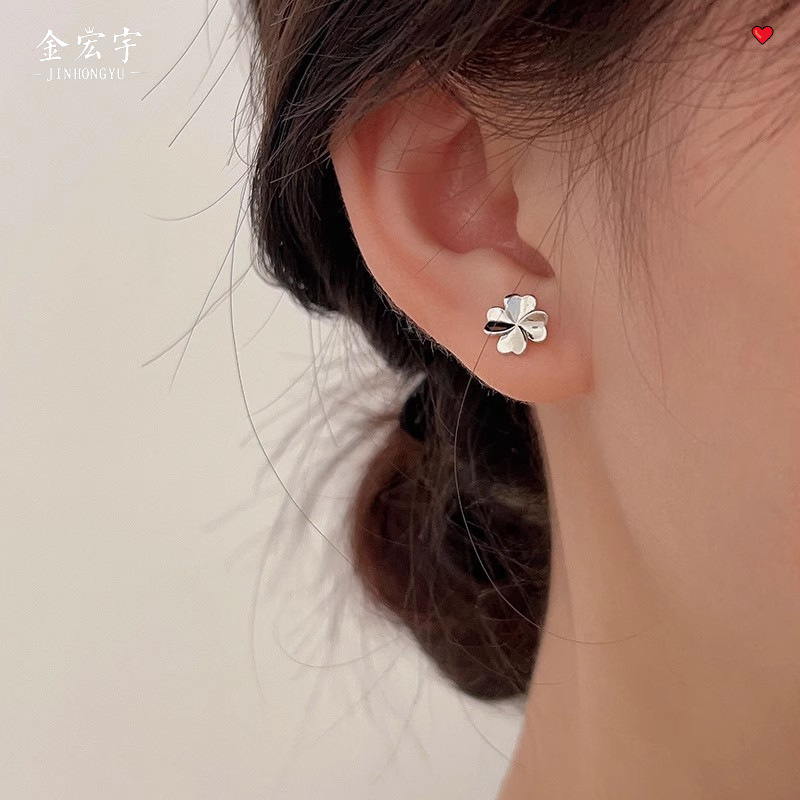s999 pure silver Korean-style smooth four-leaf clover earrings for women, summer style, simple small earrings, versatile forest-style earrings