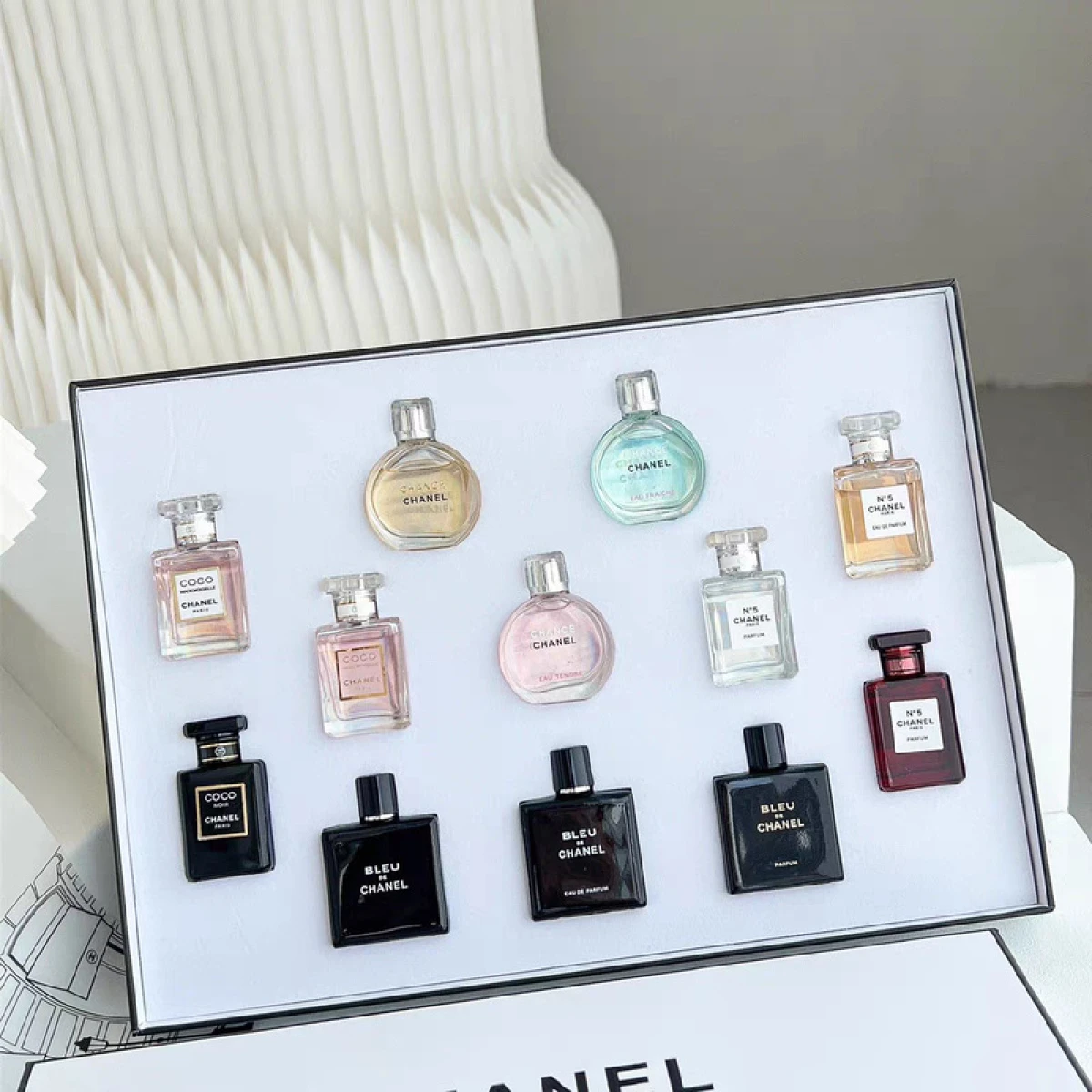 Chanel Perfume Discovery Set – 12 Miniatures