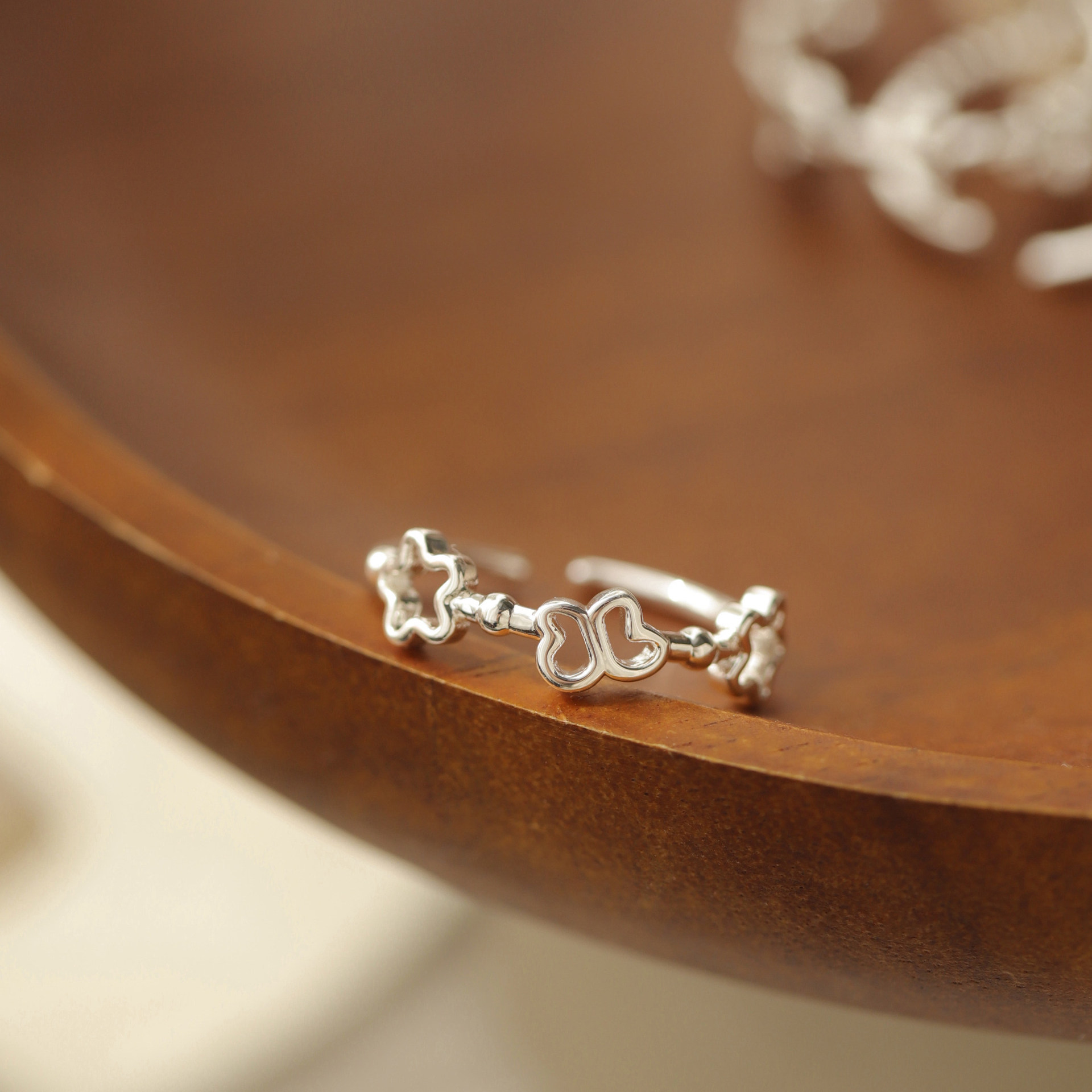 925 sterling silver minimalist butterfly and star ring, featuring a unique design with a bow and floral accents, an Instagram-style plain ring for the index finger