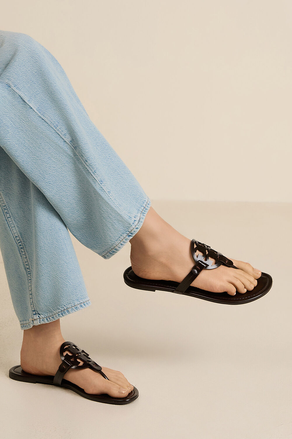 TORY BURCH כפכפי אצבע מילר