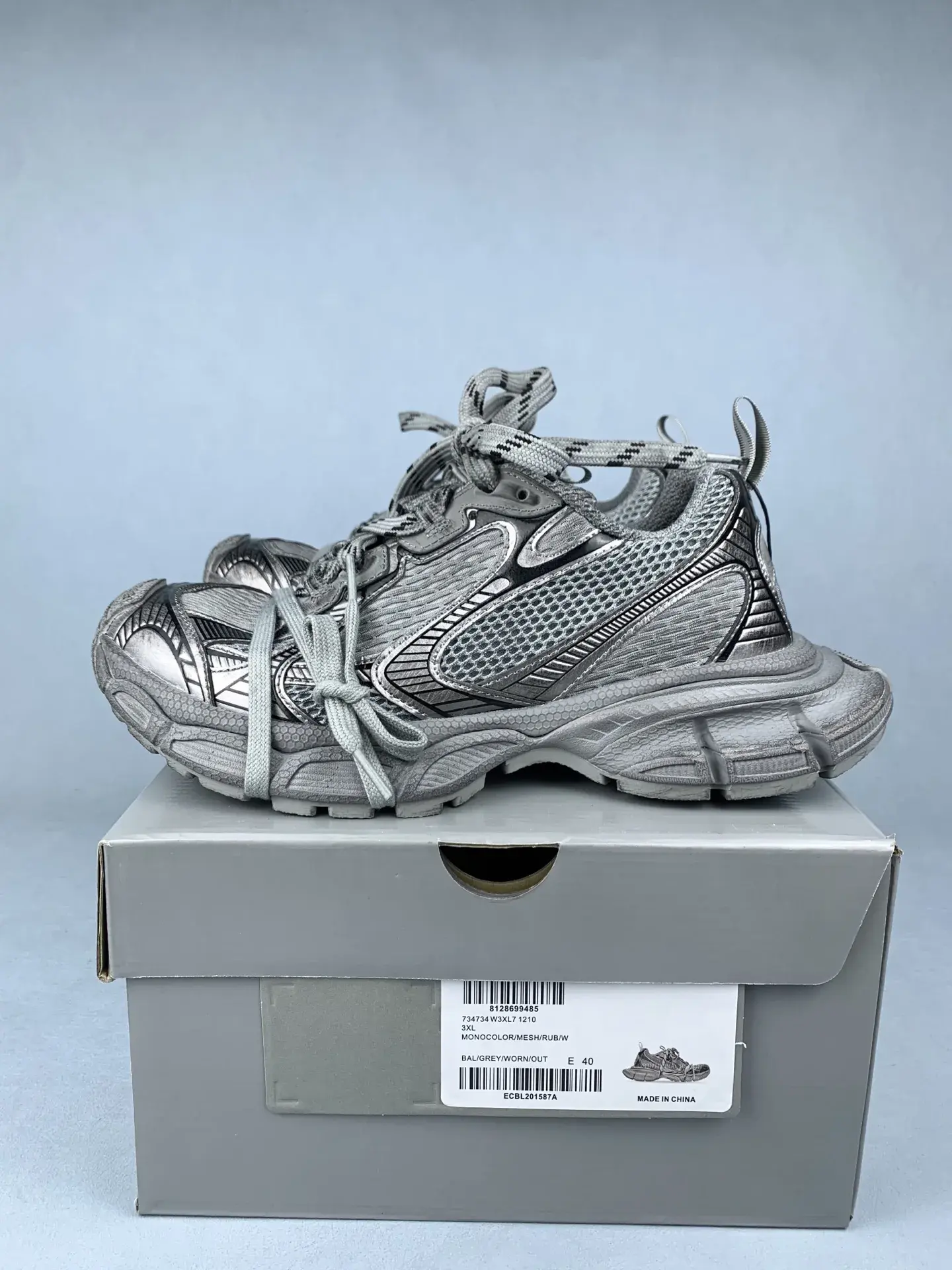 3XL Sneaker Worn-Out in Grey product photo from LabelPicks