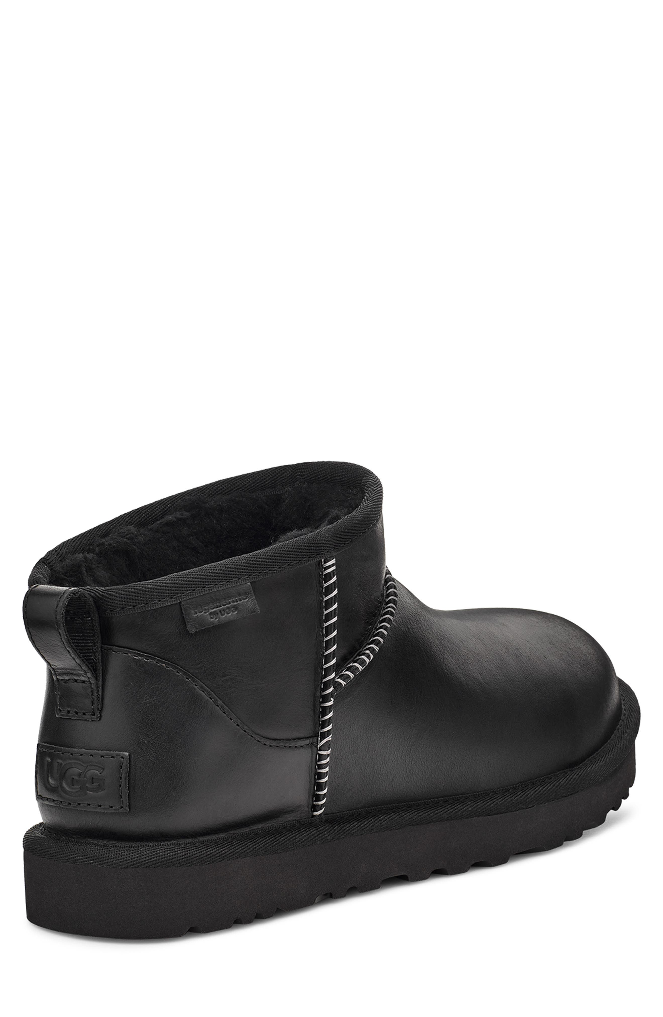 UGG® Classic Ultra Mini Regen Boot