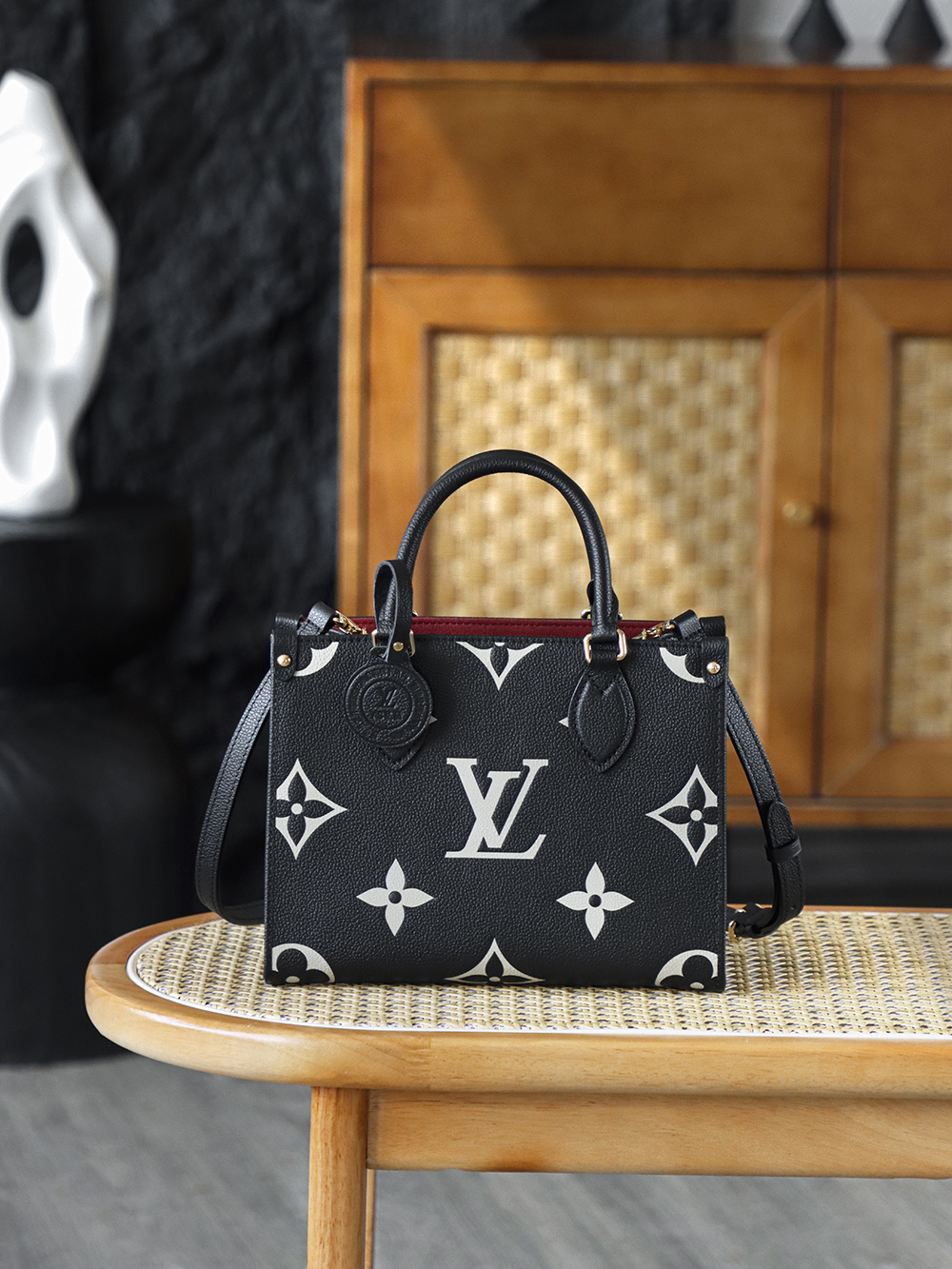 LOUIS VUITTON ONTHEGO PM M45659 (25*19*11.5cm)