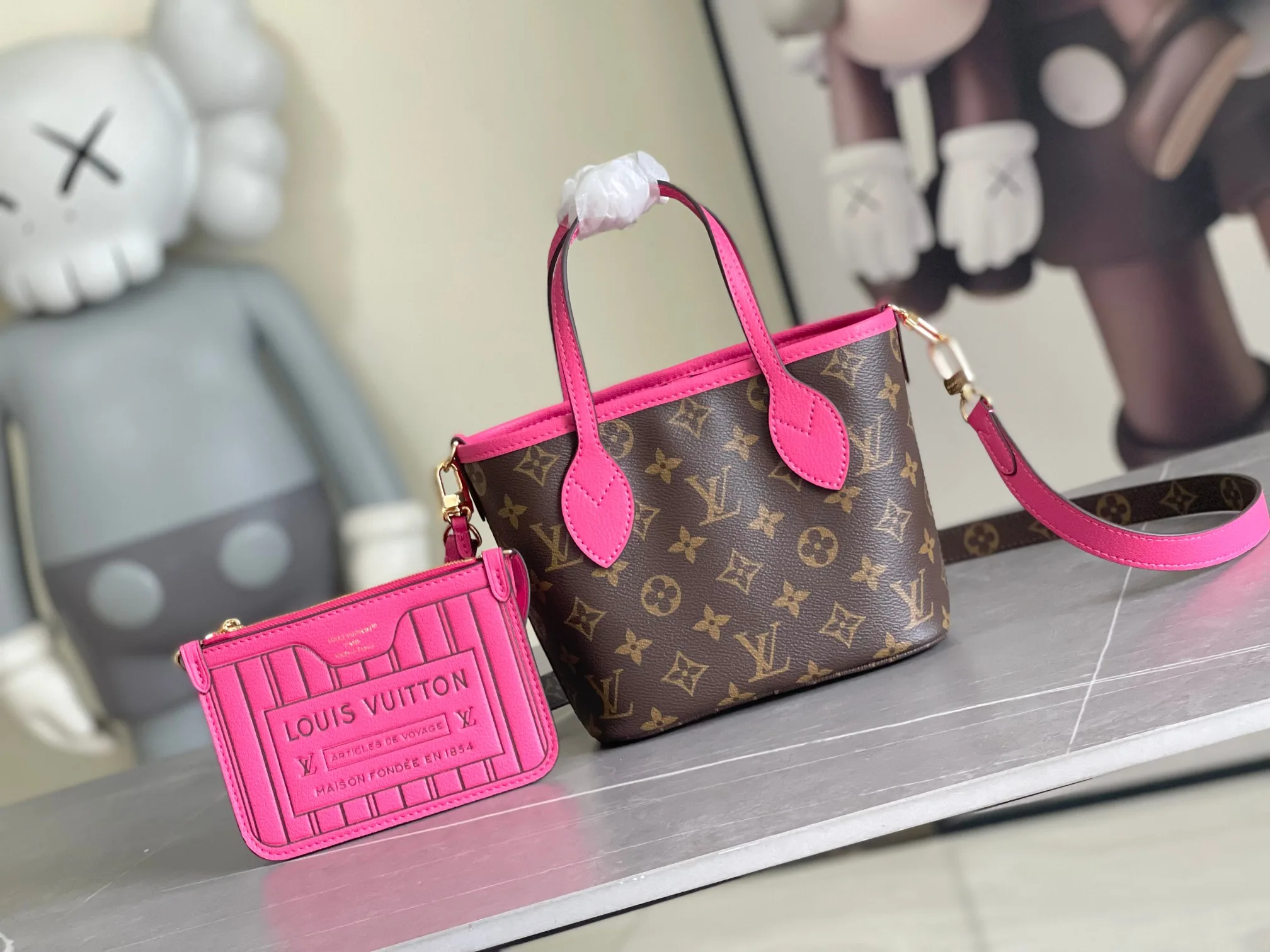 Louis Vuitton Neverfull Black Grained Leather Shoulder Bag product photo from LabelPicks